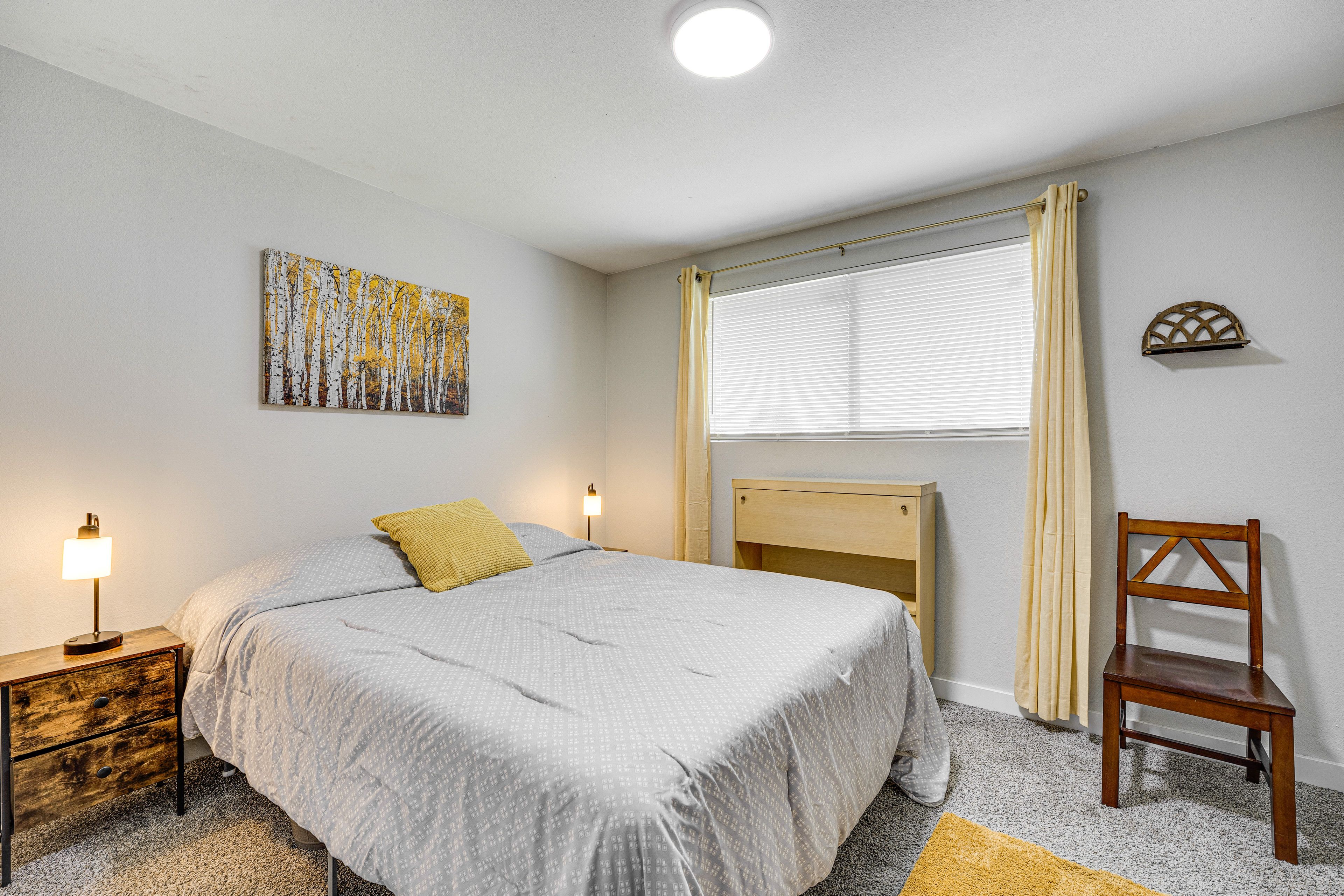 Bedroom 2 | Queen Bed