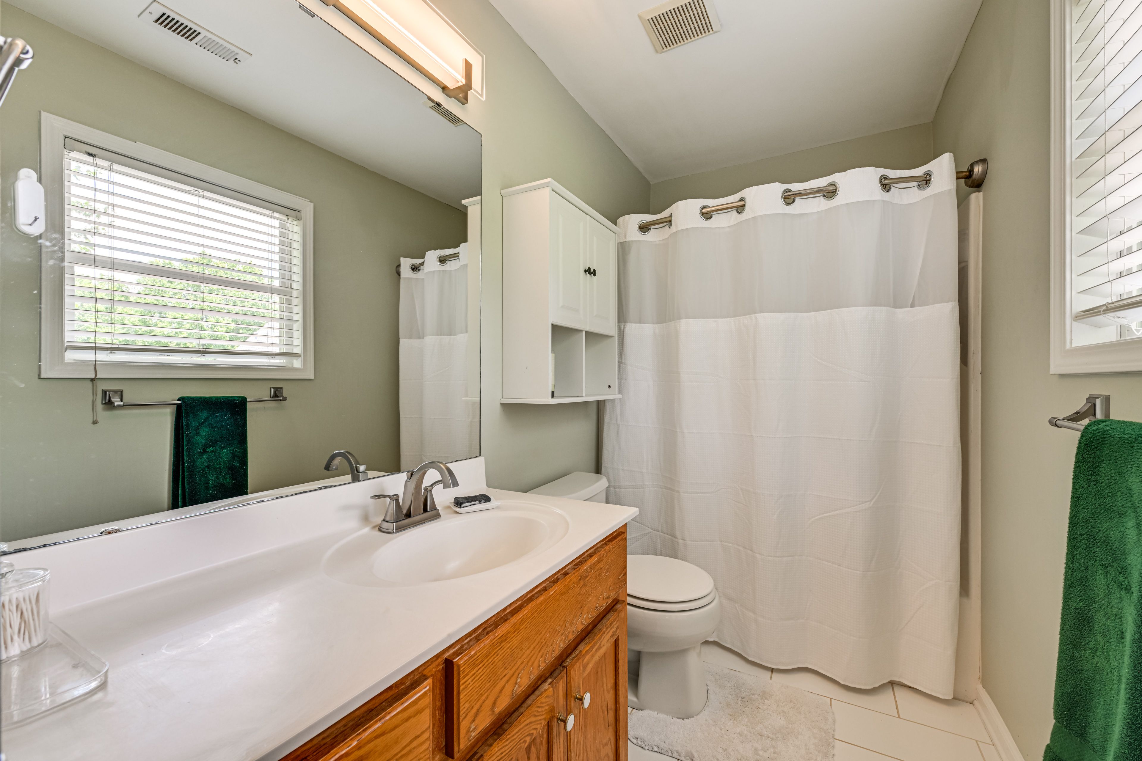 En-Suite Bathroom | Towels Provided