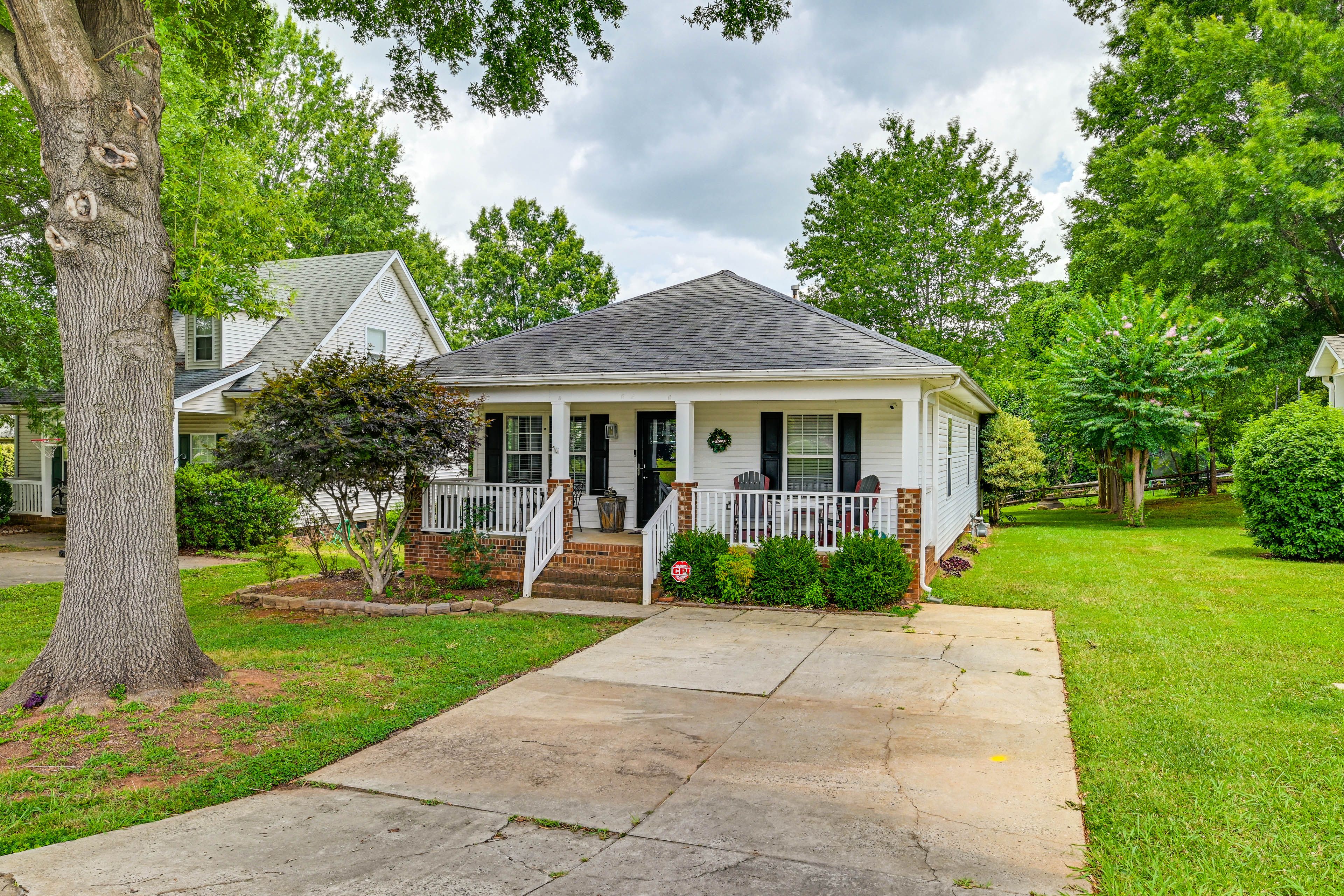 Parking | Driveway (3 Vehicles)