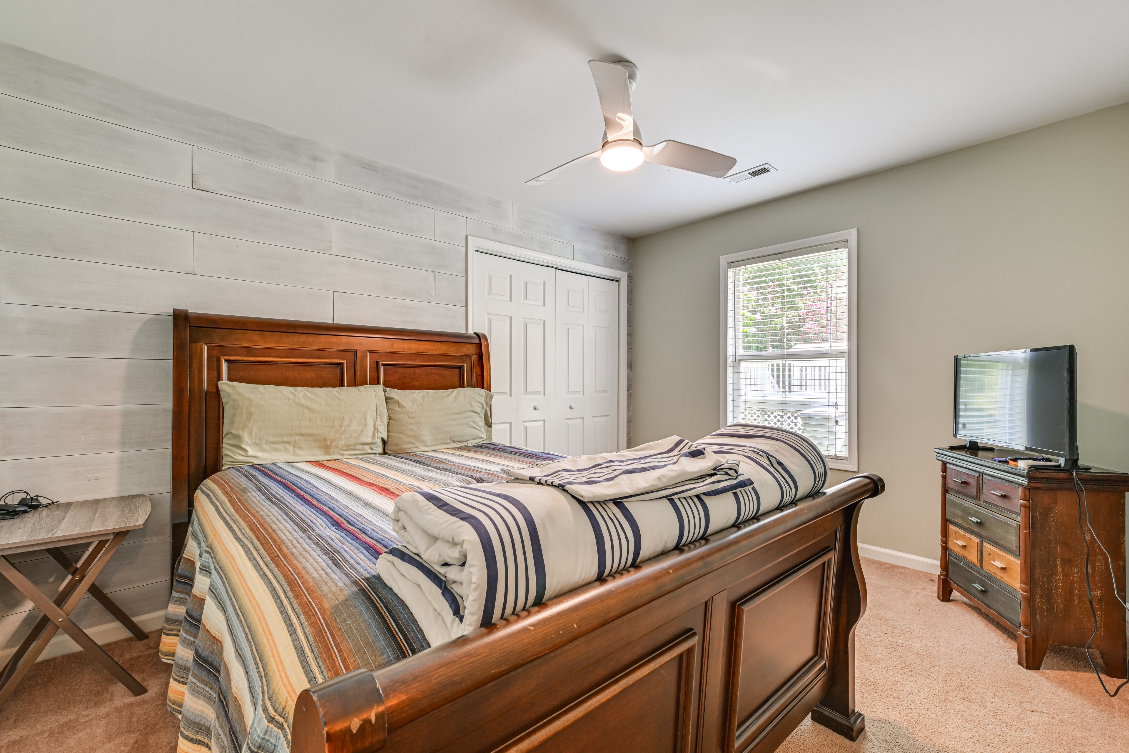 Bedroom 2 | Queen Bed | Smart TV