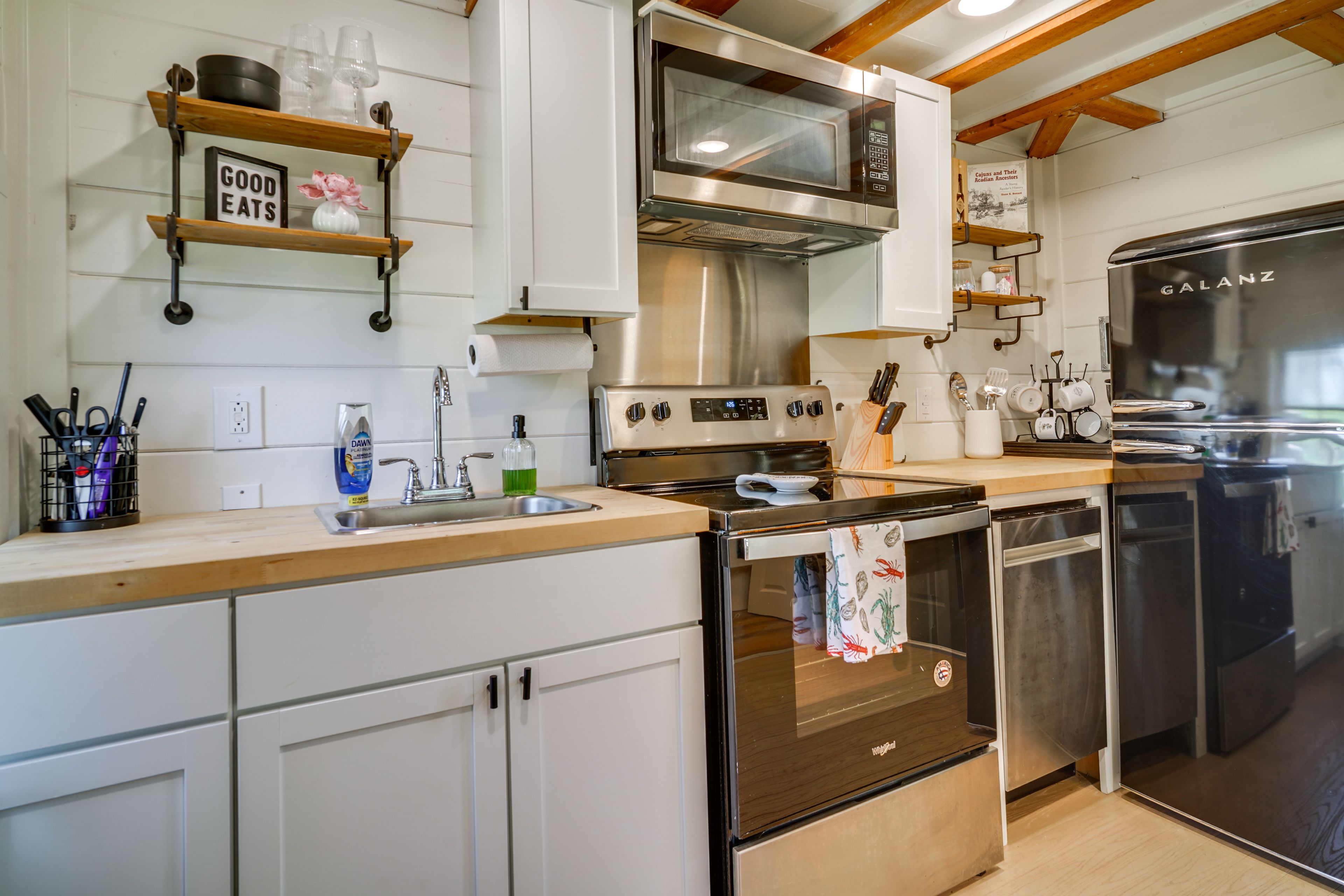 Kitchen | Main Floor