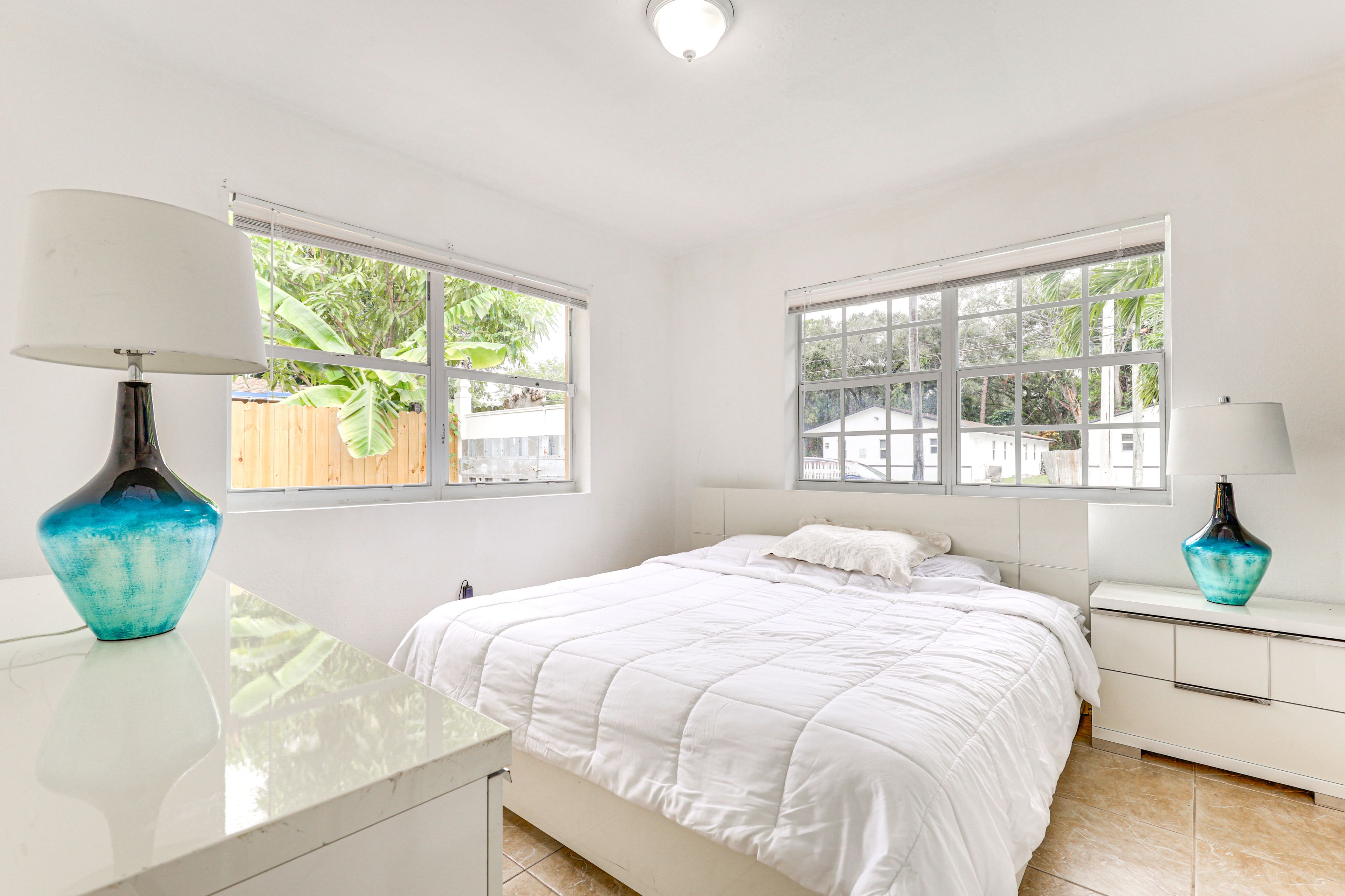 Bedroom 1 | King Bed