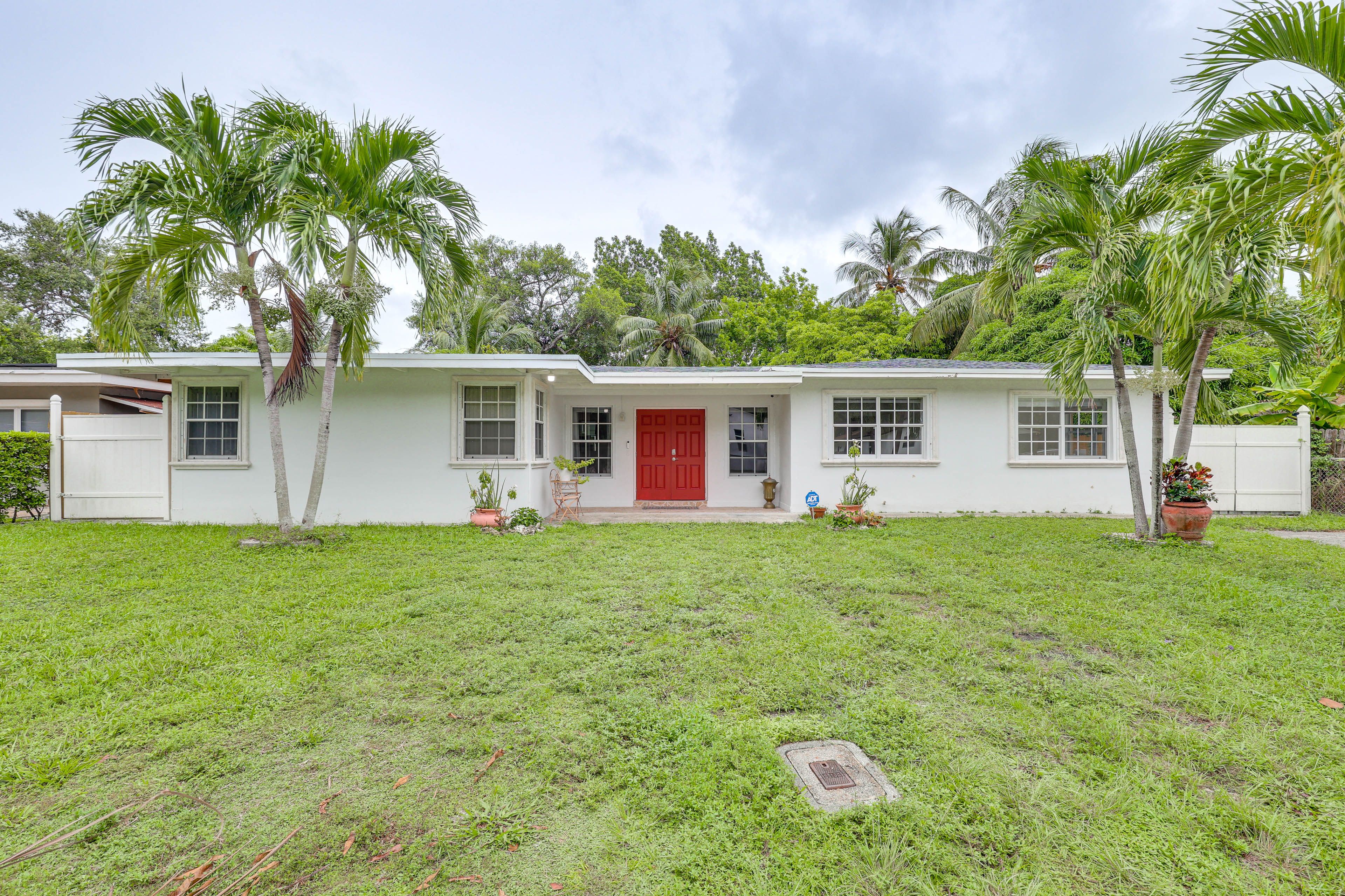 North Miami Vacation Rental | 3BR | 2BA | 2,000 Sq Ft | 1 Step Required