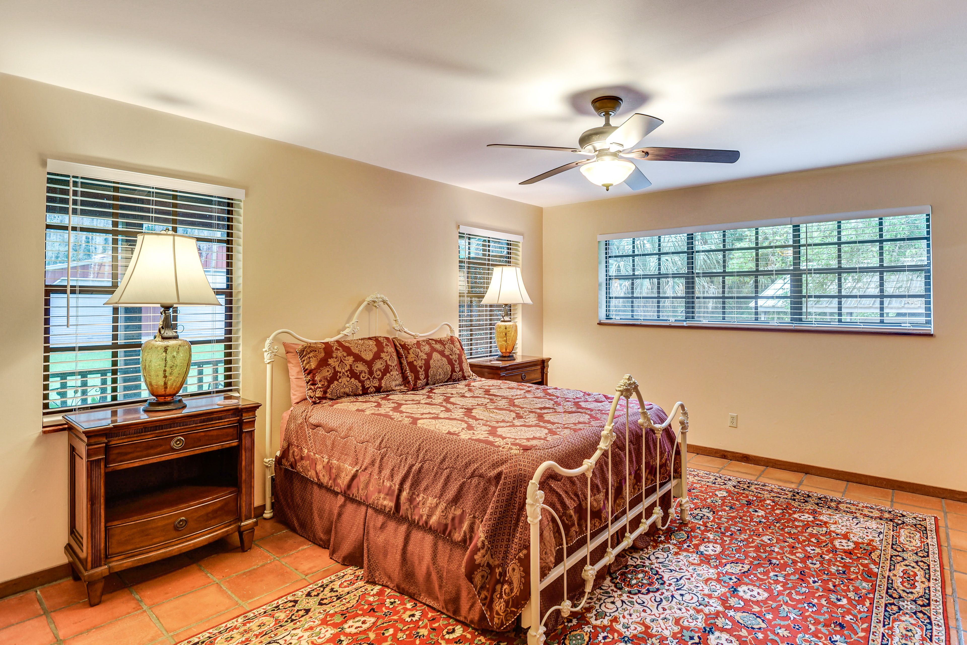 Bedroom 2 | Queen Bed | 1st Floor