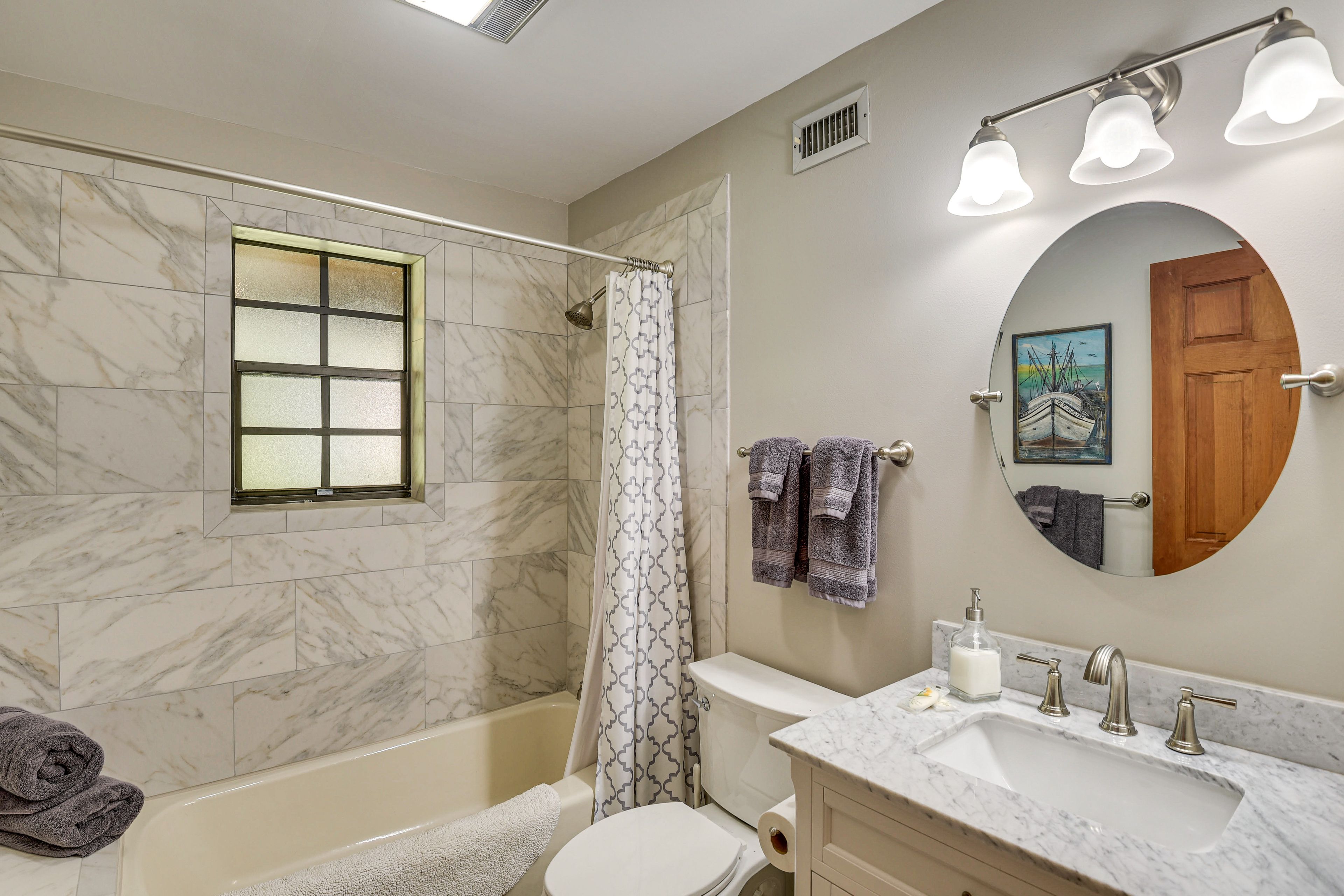 Full Bathroom | 1st Floor