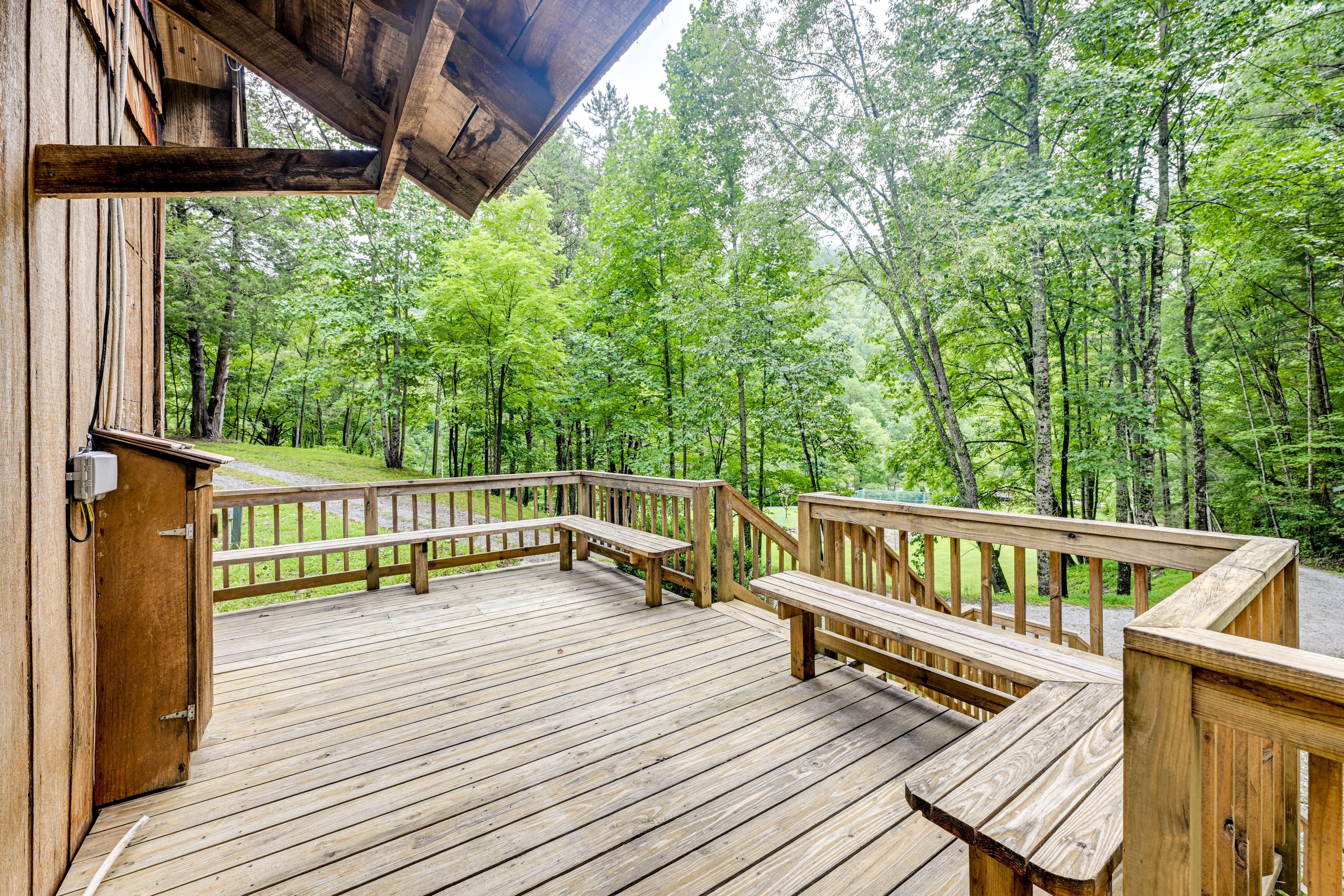 Wraparound Porch | Built-In Seating