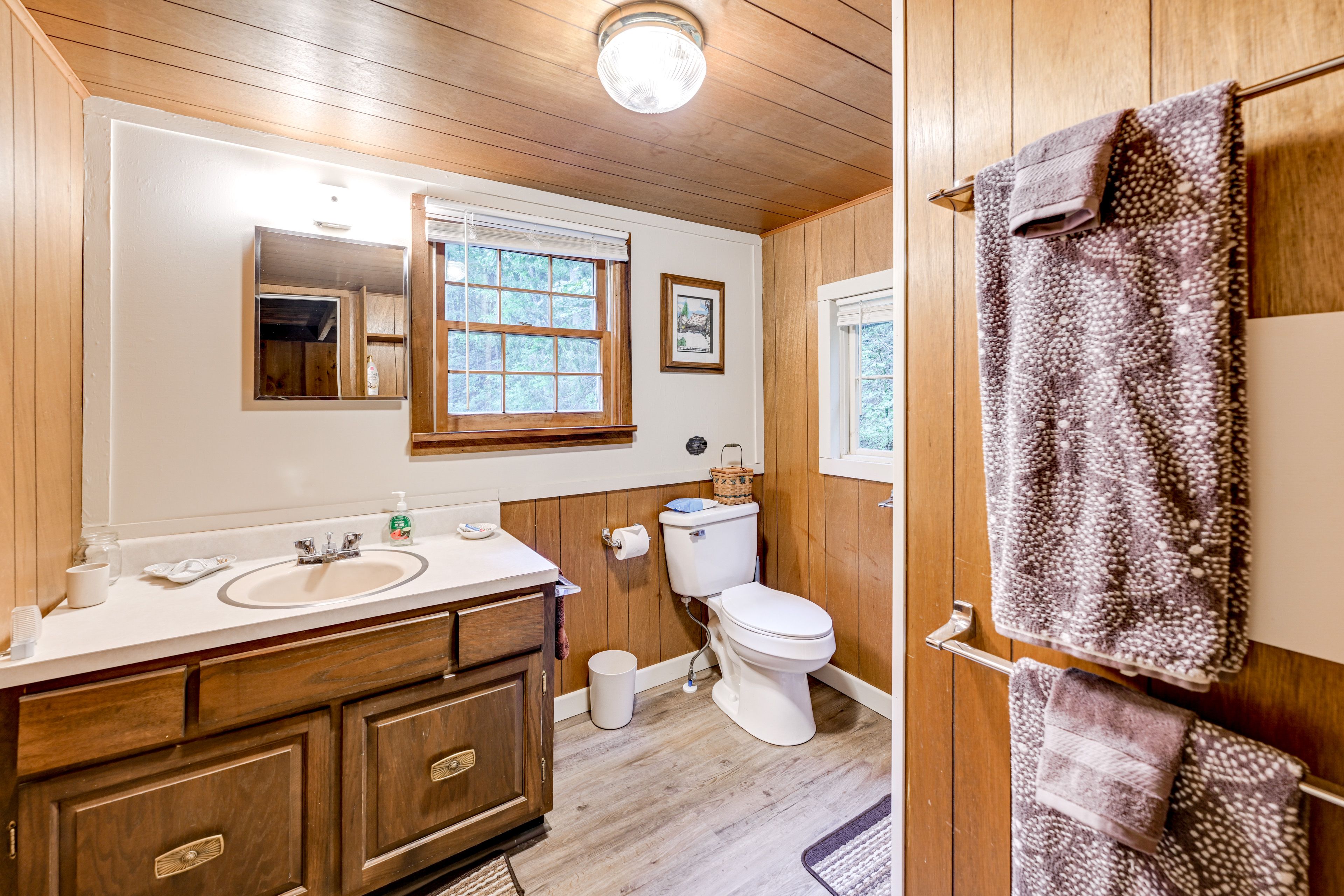 En-Suite Bathroom | Towels Provided
