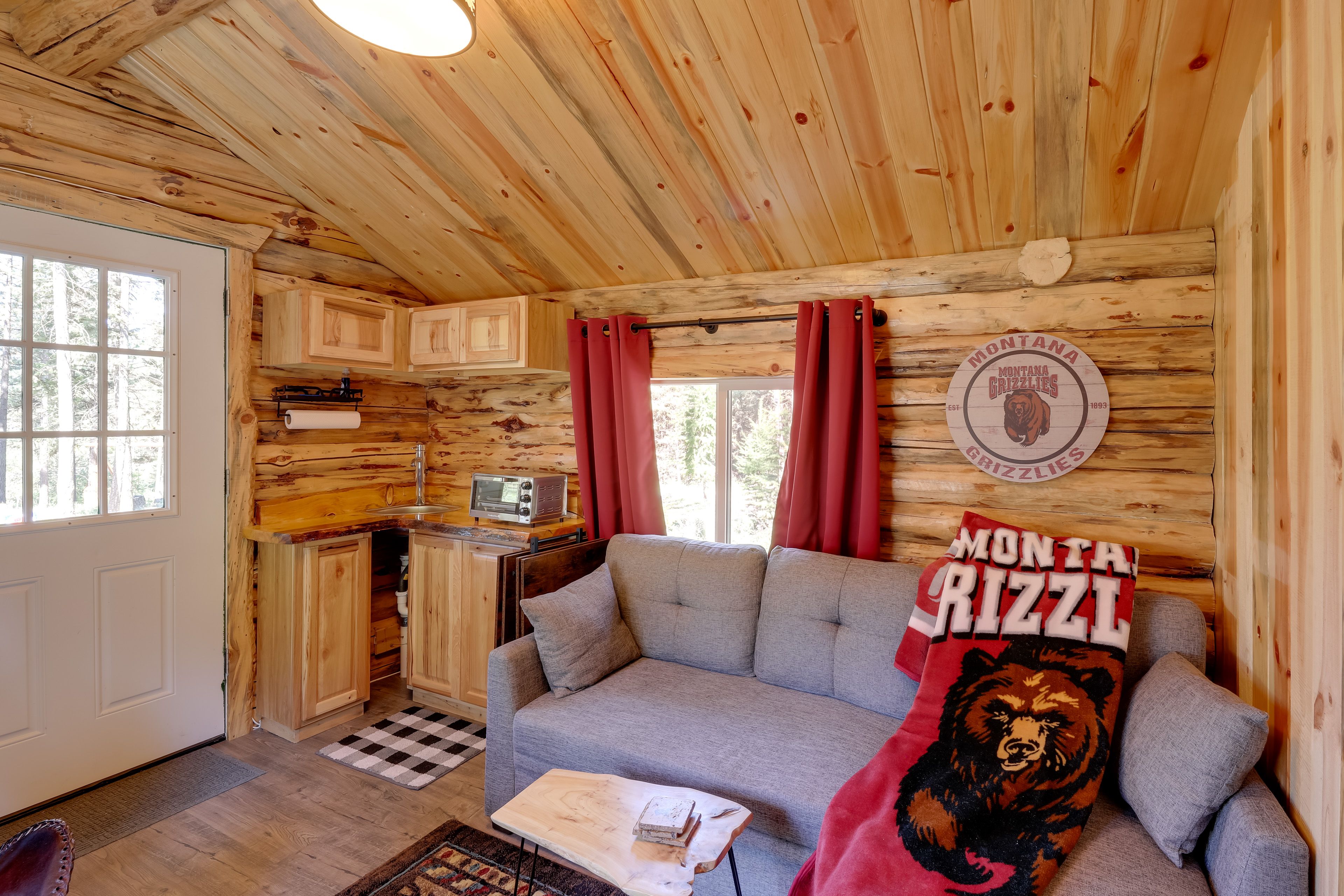 Kitchenette | Toaster Oven | Keurig Coffee Maker | Hot Plate