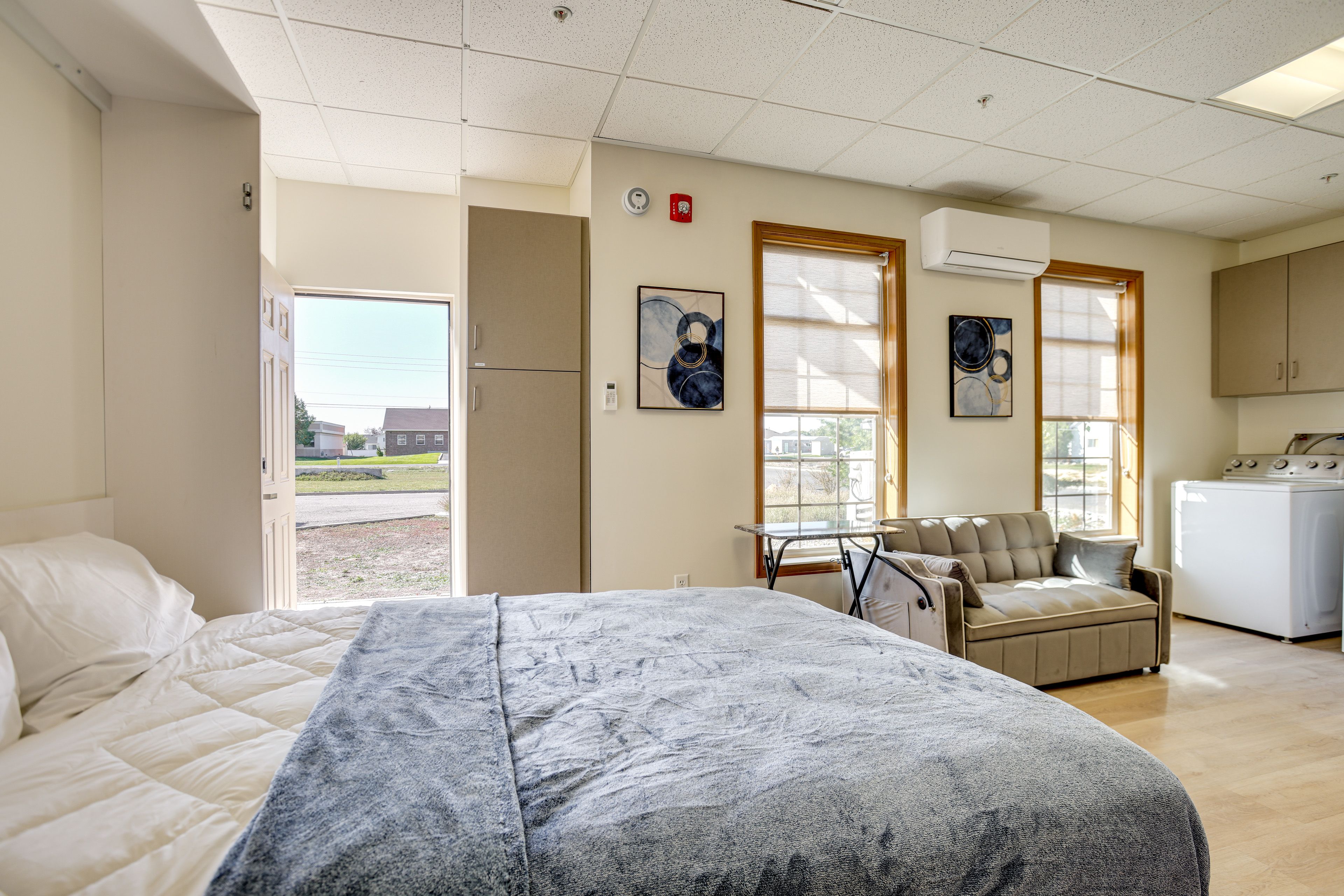 Sleeping Area | Queen Murphy Bed