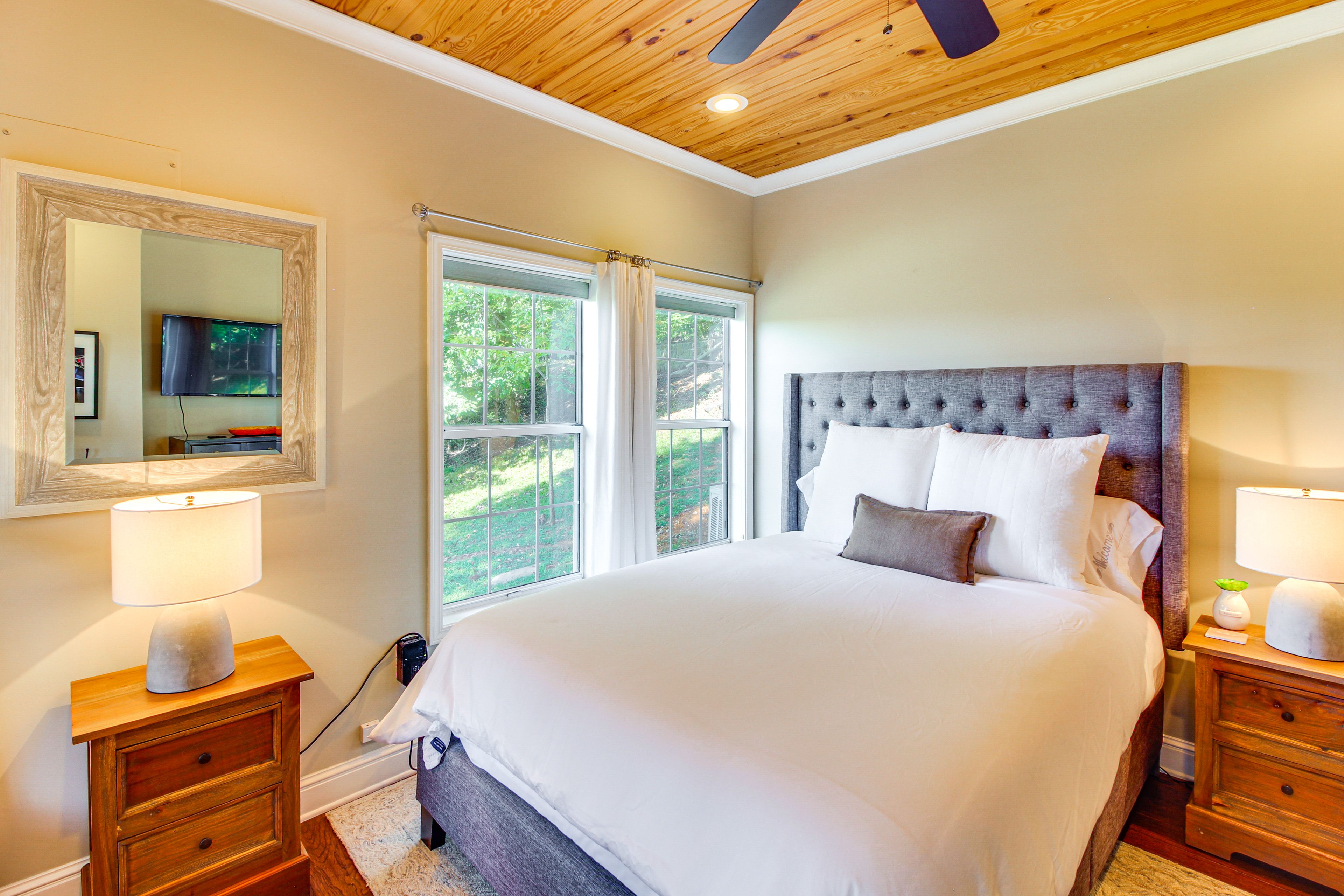 Bedroom 2 | Queen Bed | Lower Level