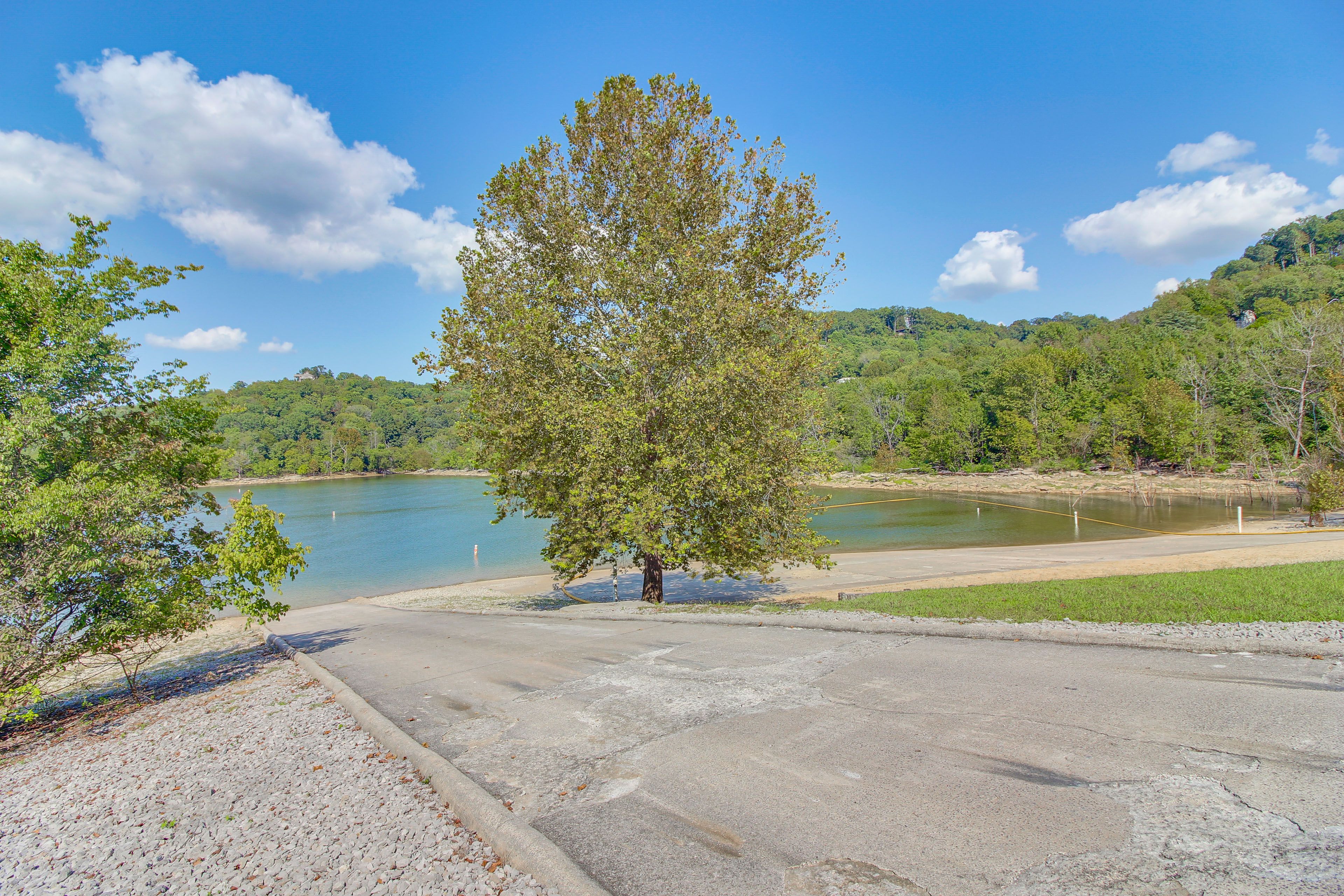 Walk to Floating Mill Park | Boat Ramp | Beach