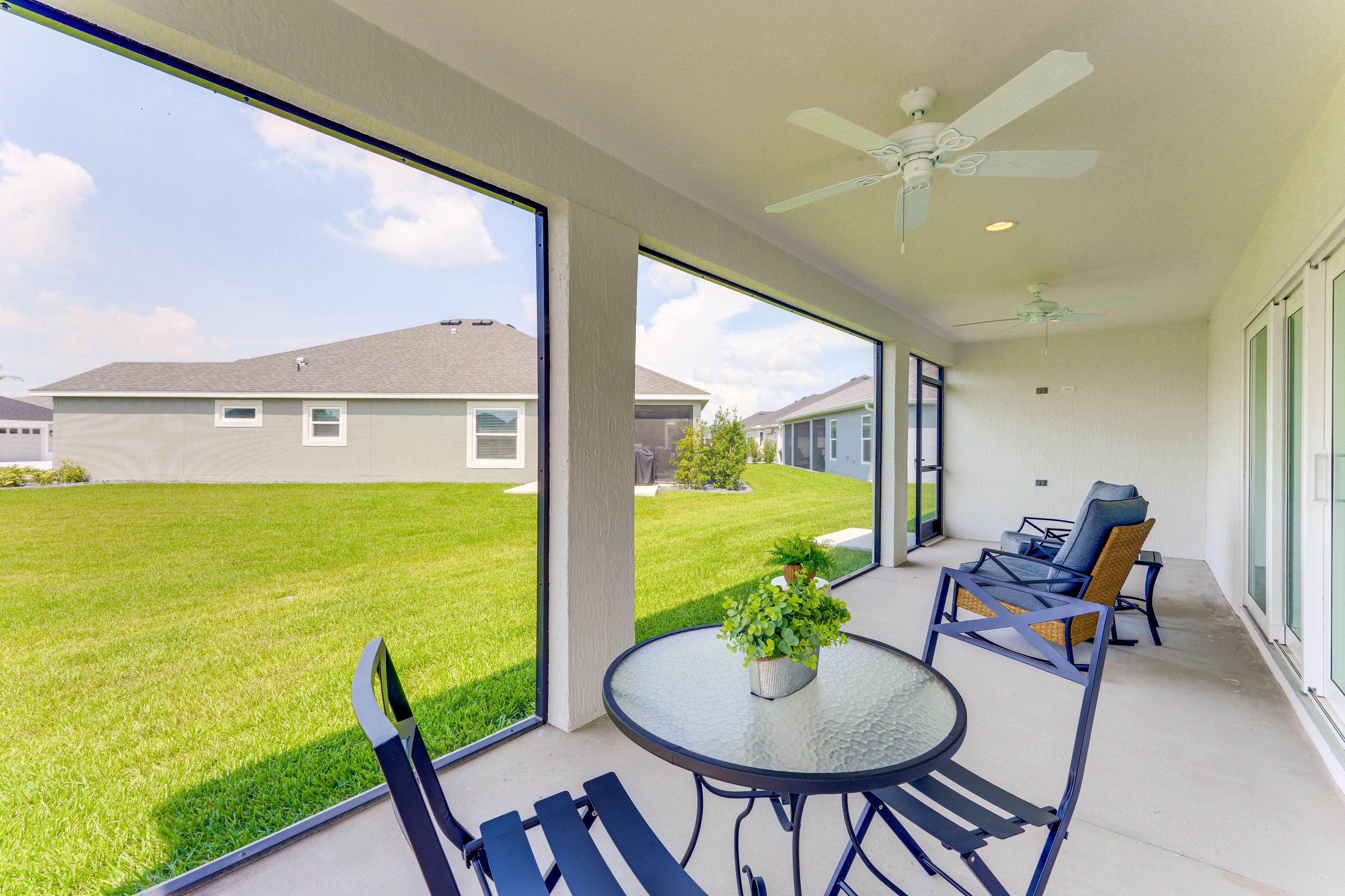 Screened Patio | Outdoor Seating