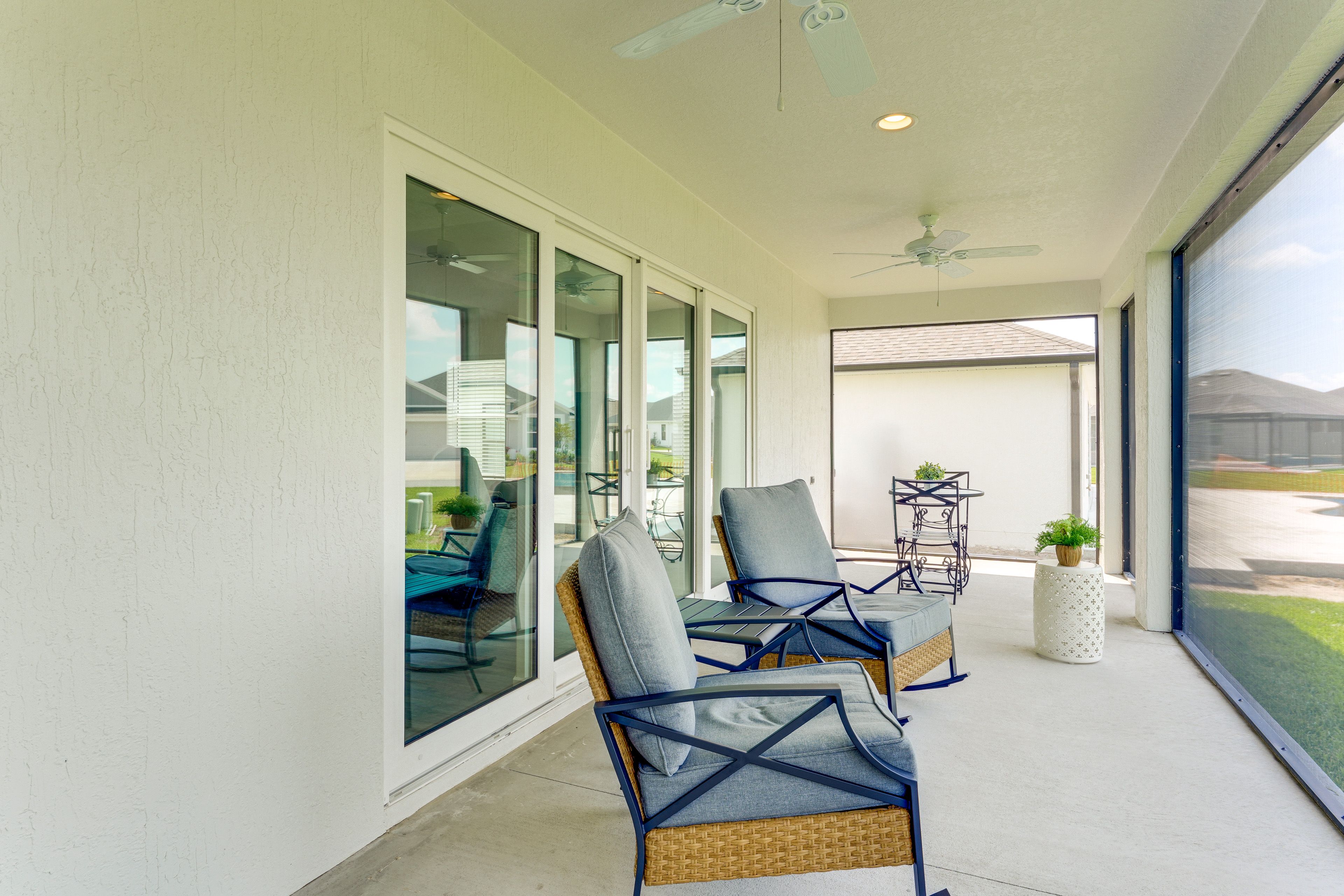 Screened Patio | Outdoor Seating