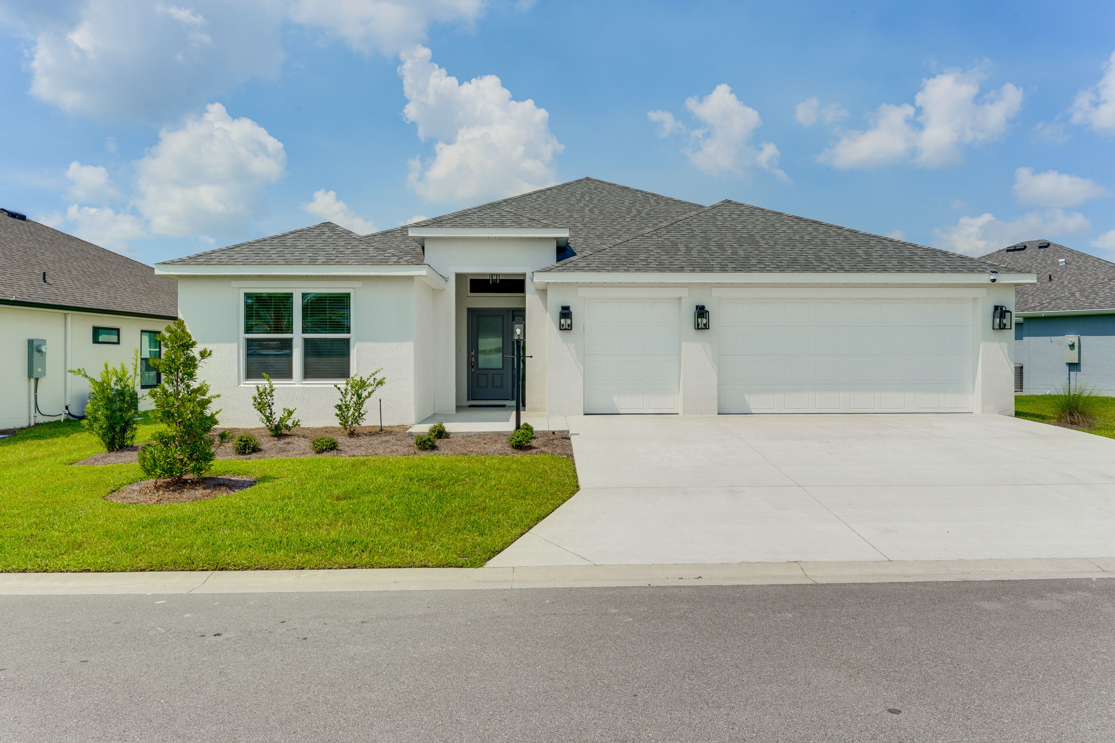 Parking | Driveway (3 Vehicles) | Garage (2 Vehicles)
