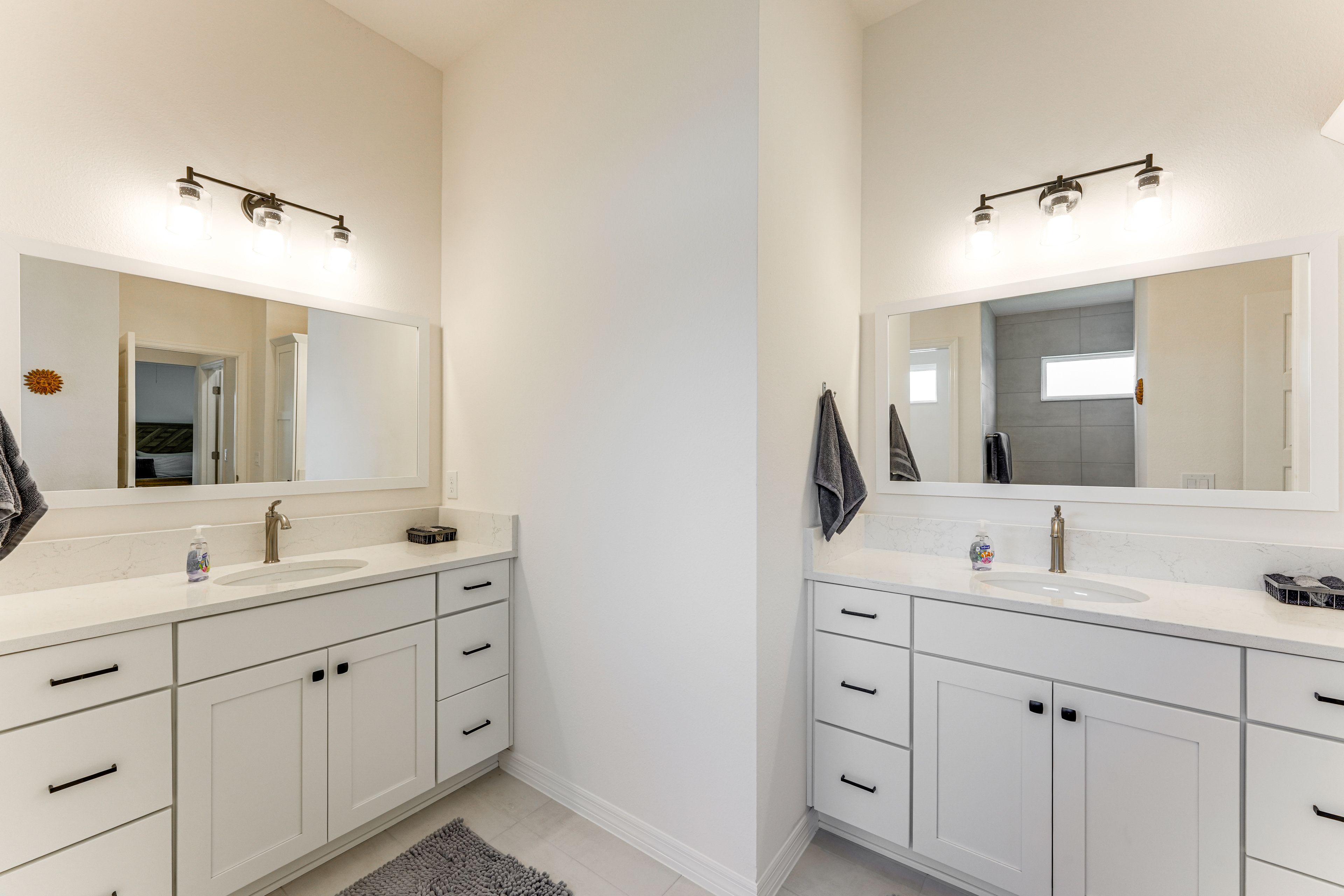 En-Suite Bathroom | Towels Provided
