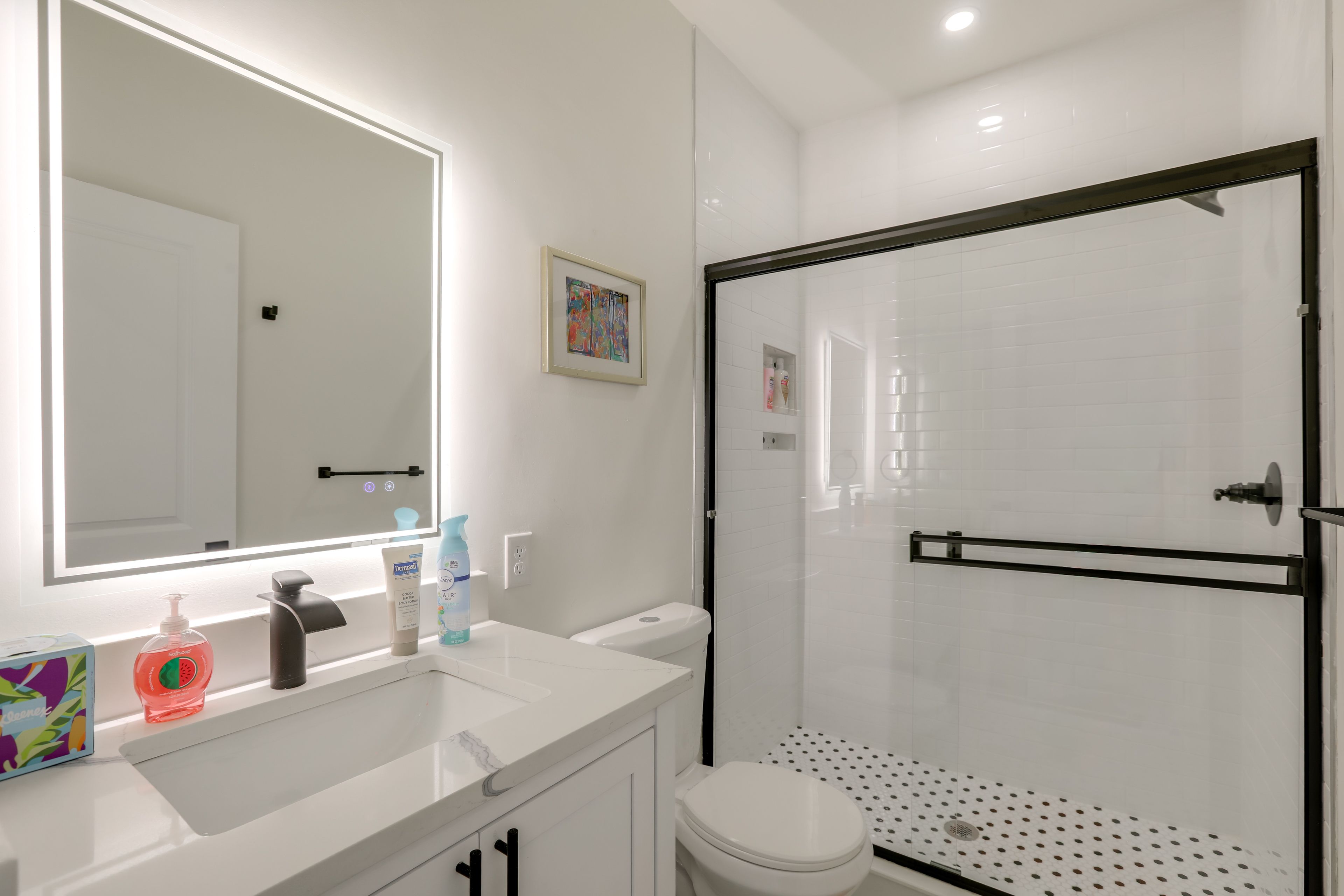 Full Bathroom | Towels Provided