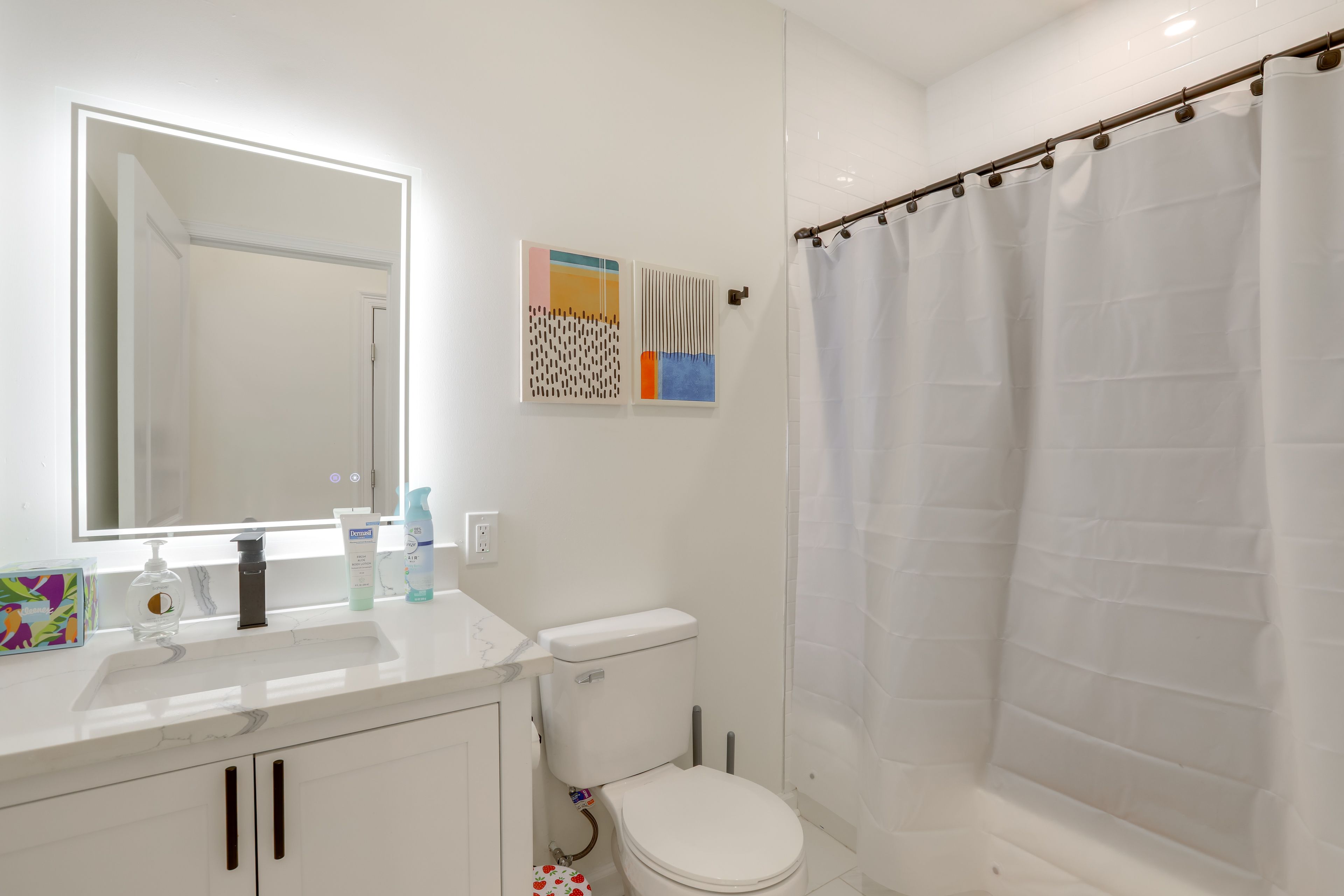 Full Bathroom | Complimentary Toiletries