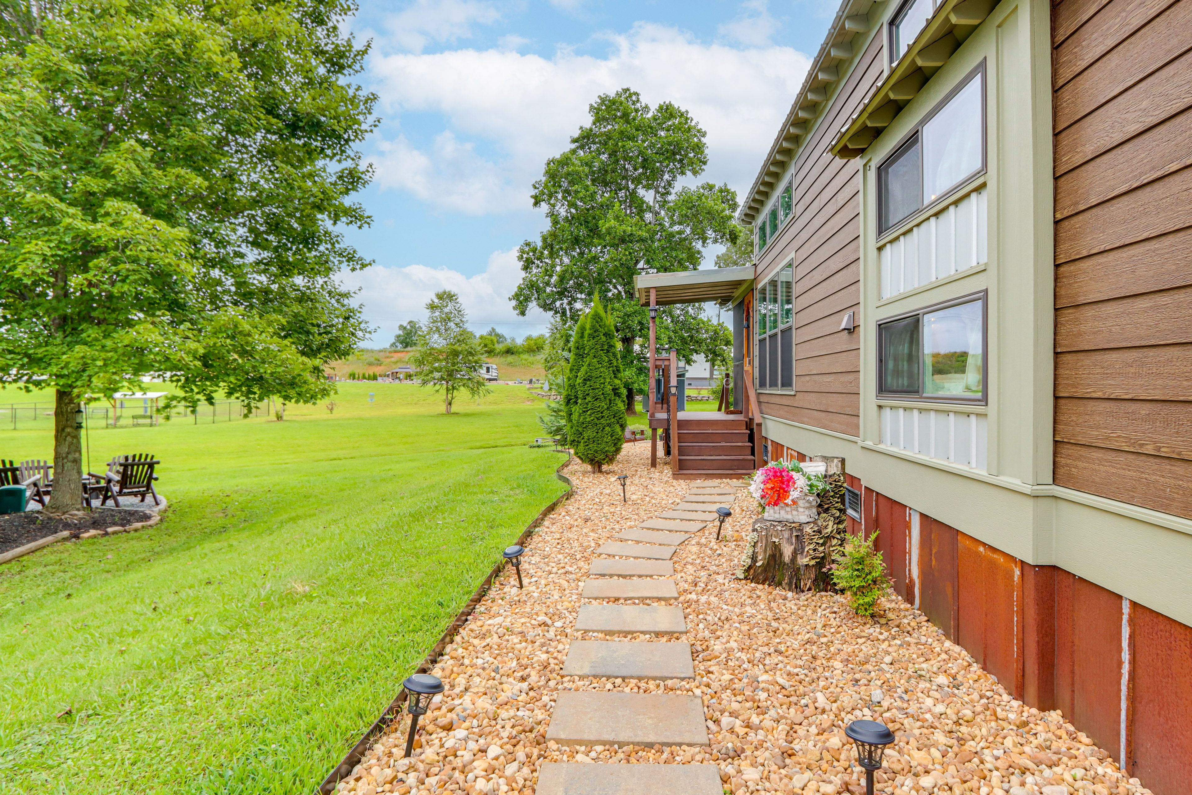 Property Exterior | Single-Story Home w/ Loft