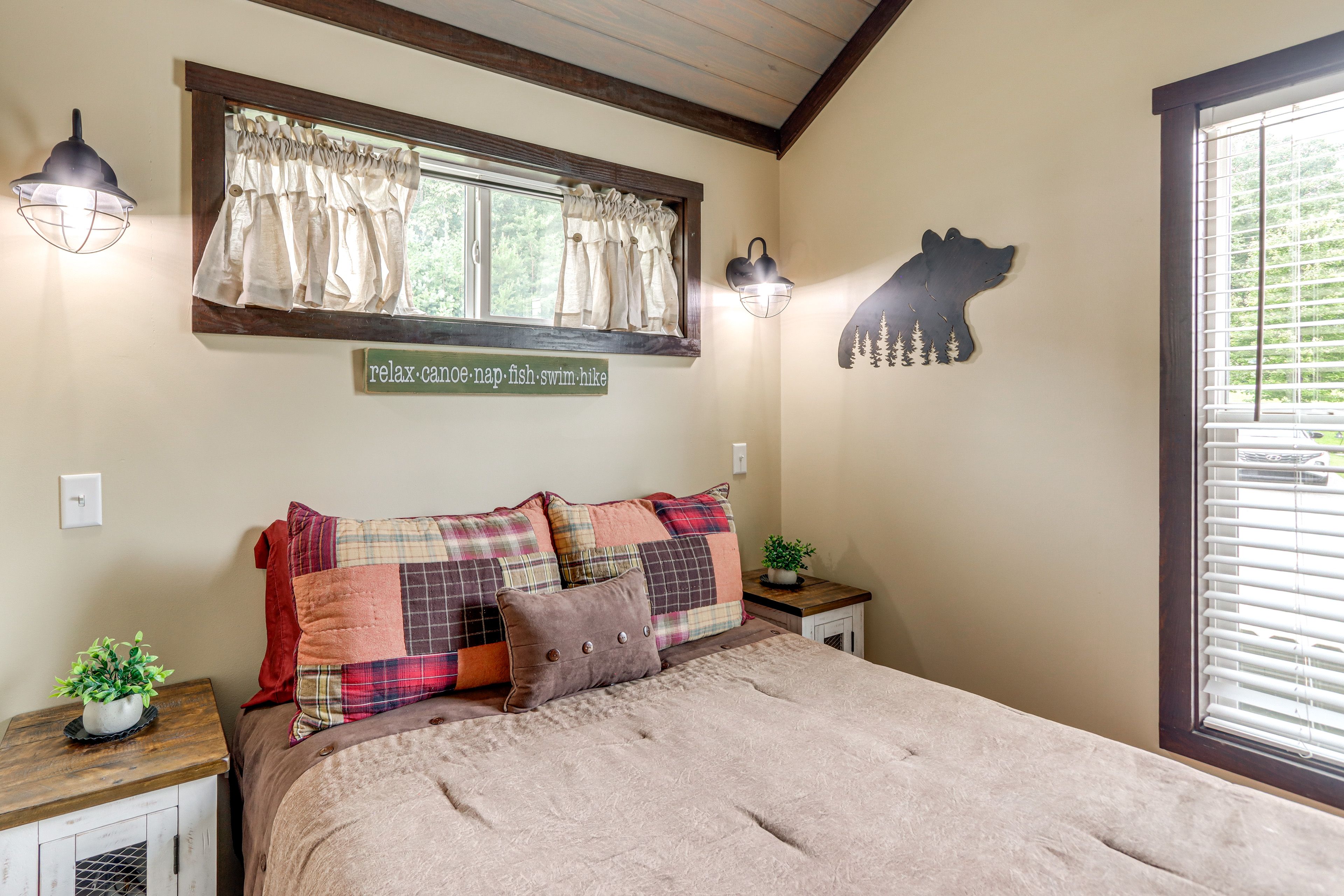 Bedroom | Full Bed | Linens Provided | Smart TV