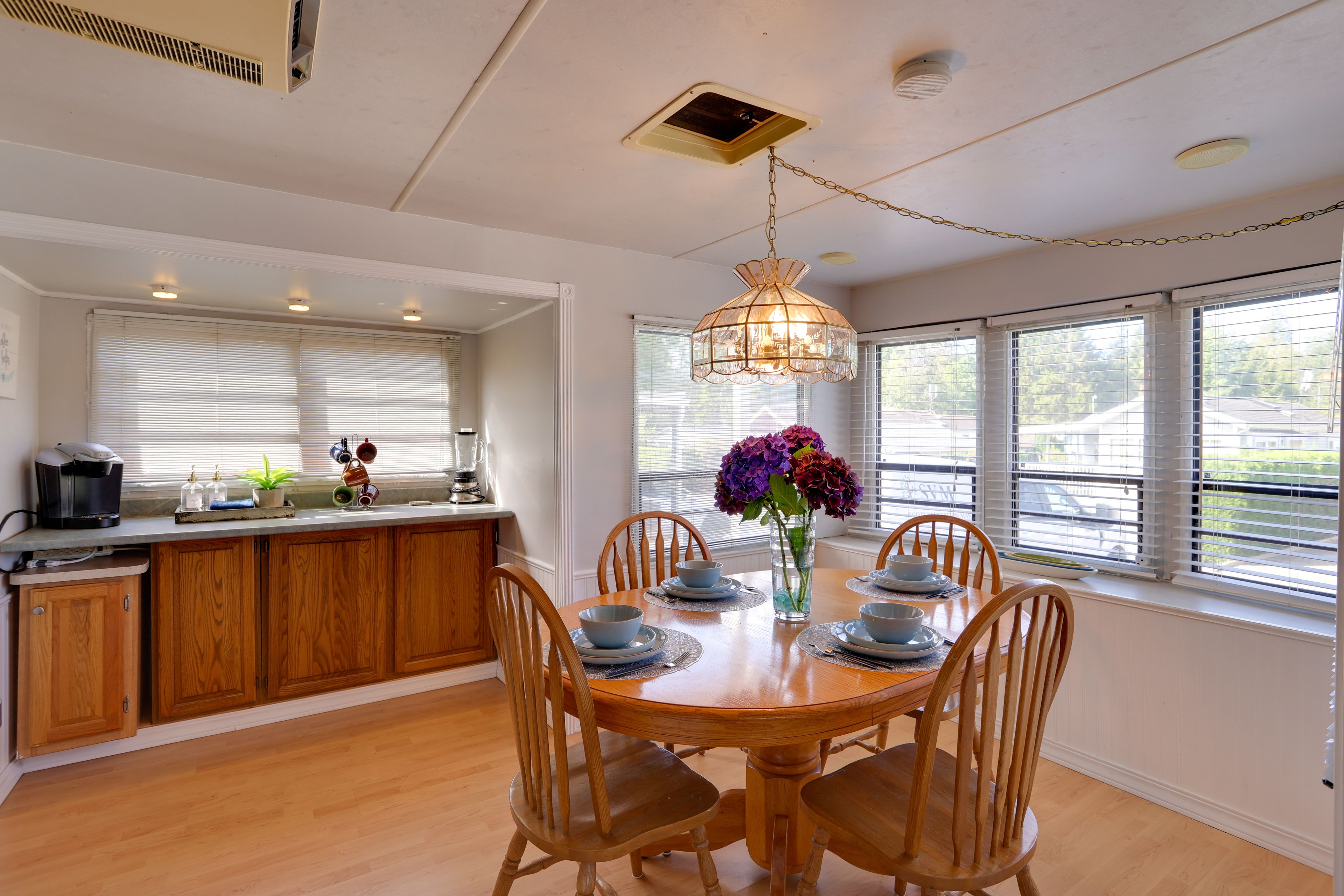Dining Table | Dishware/Flatware