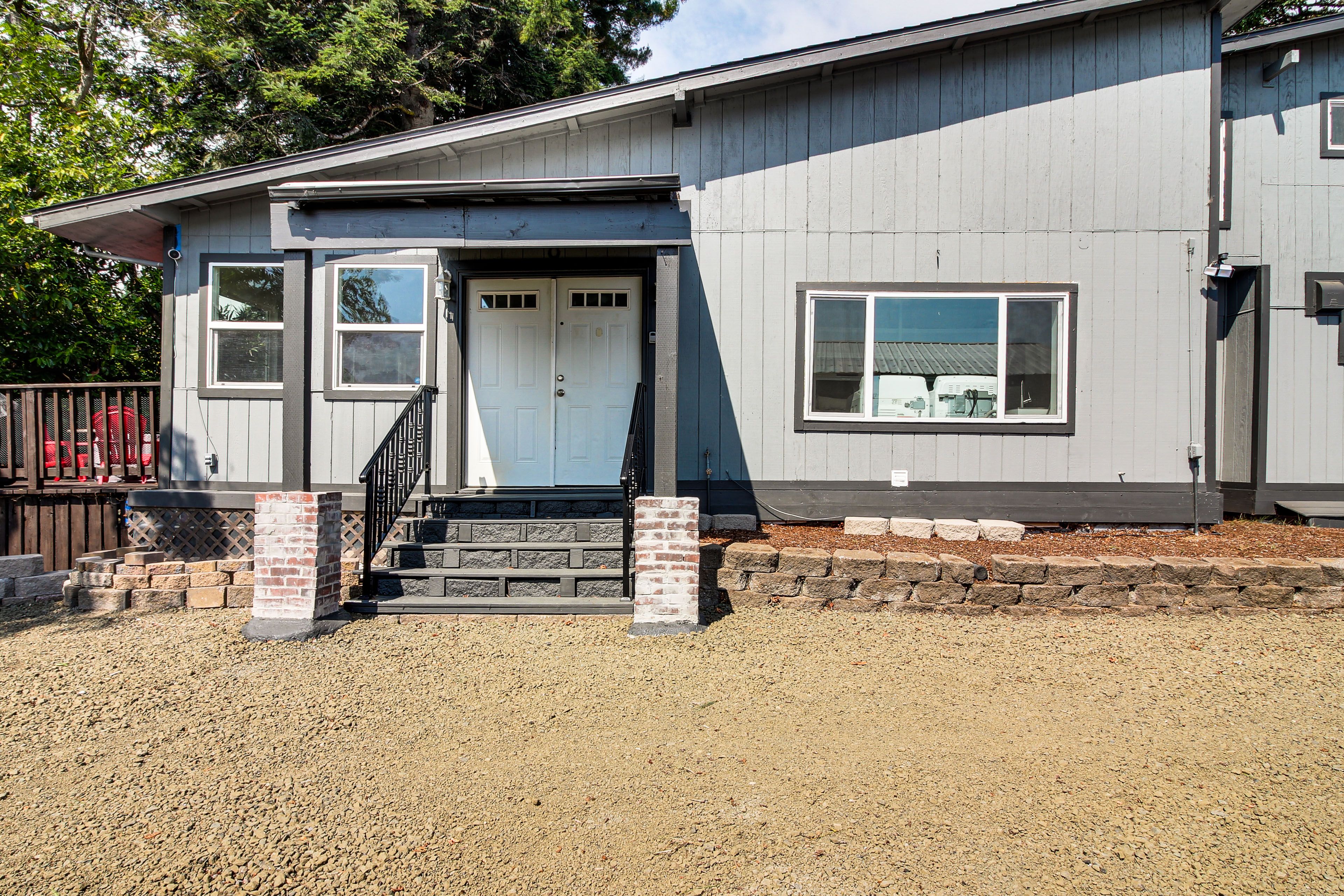 Parking | Driveway (4 Vehicles) | RV/Trailer Parking