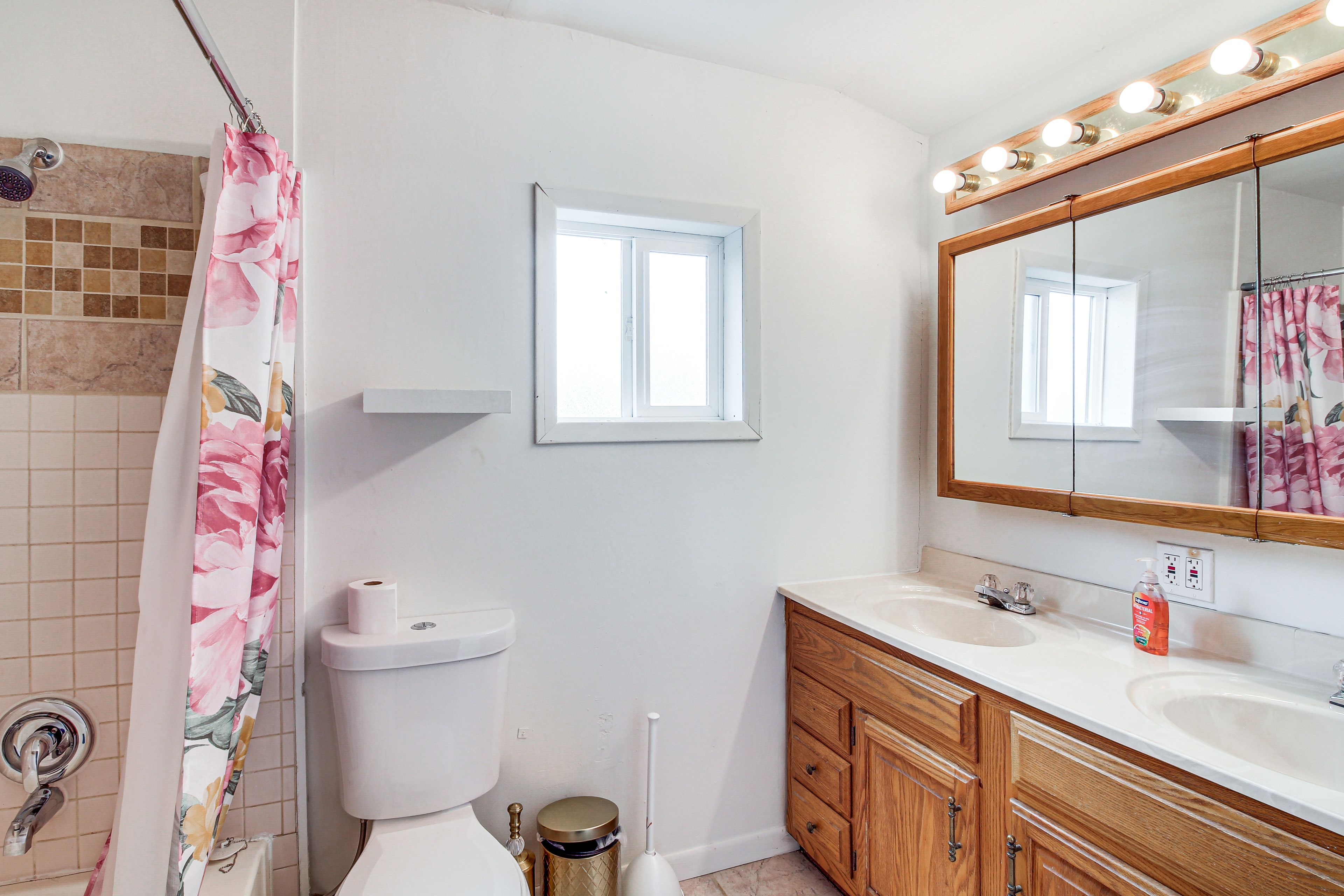 En-Suite Bathroom | 2nd Floor