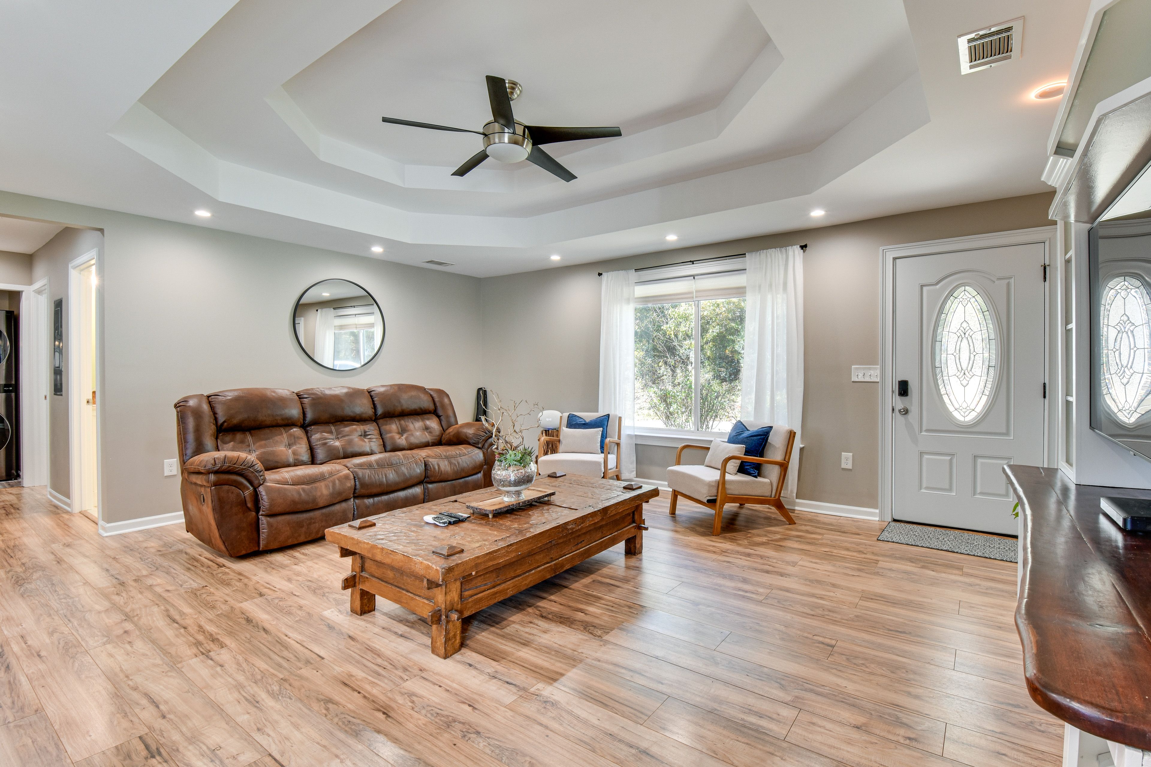 Living Room | Flat-Screen TV | Free WiFi