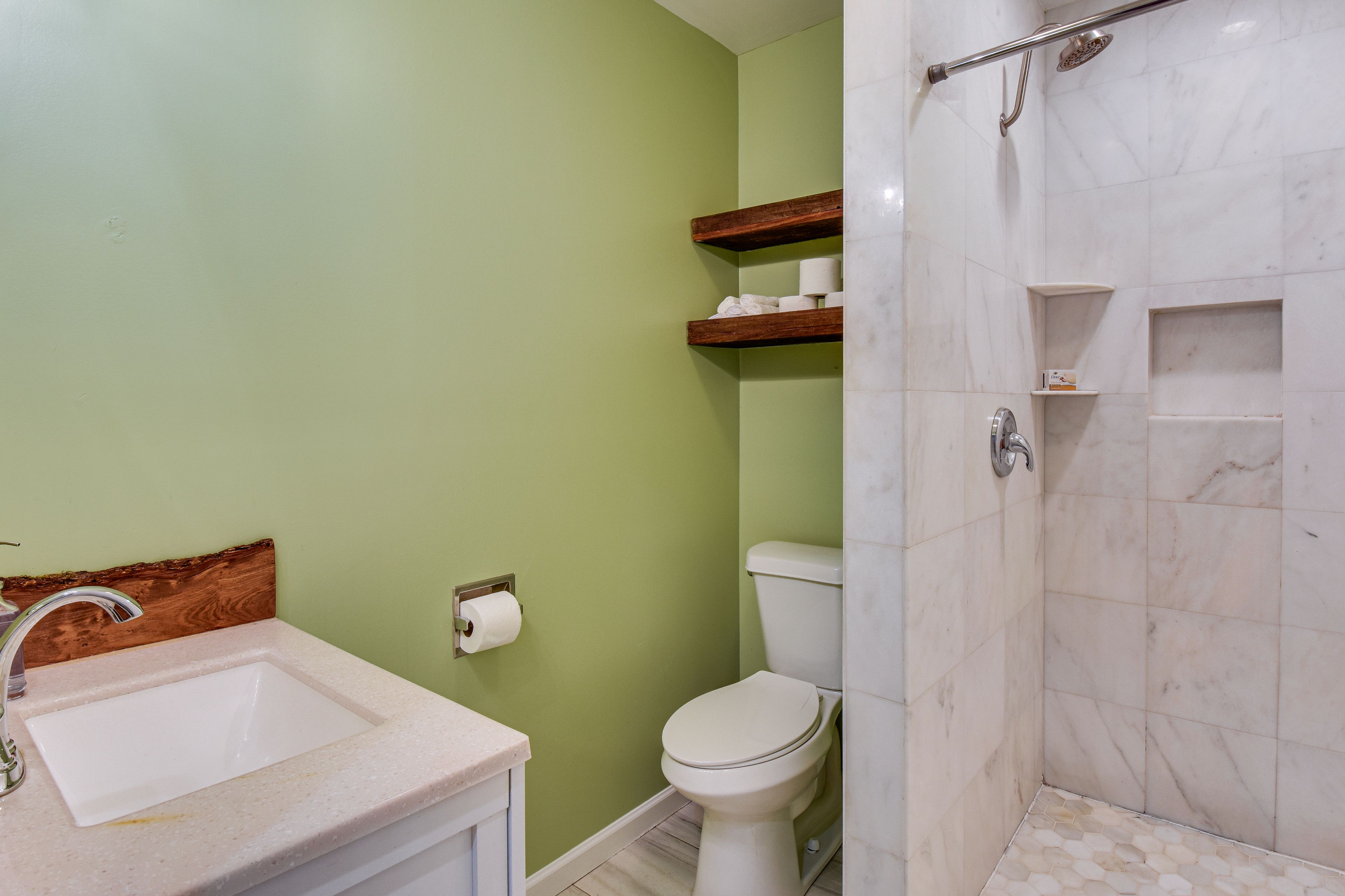 Full Bathroom | Complimentary Toiletries