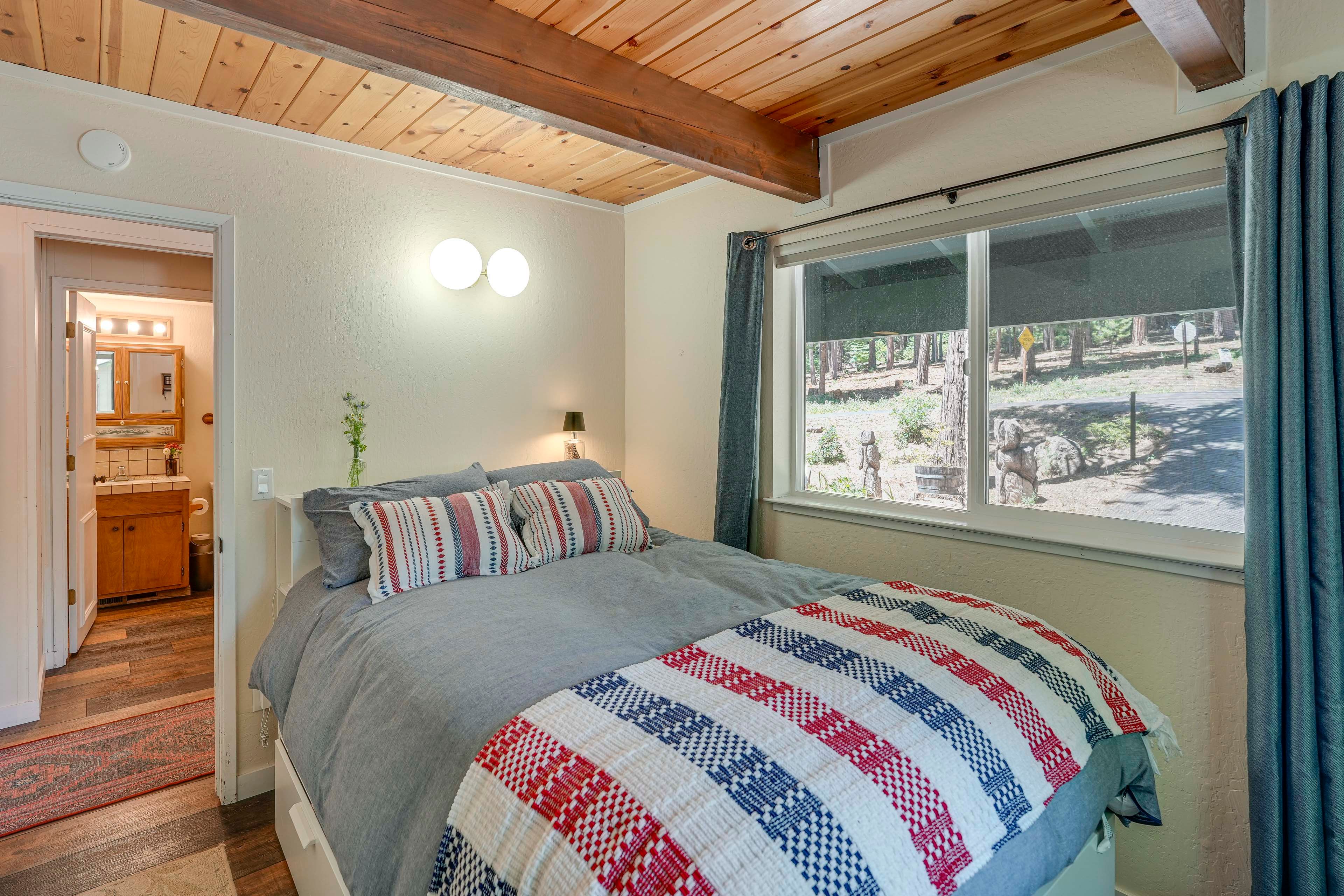 Bedroom 2 | Full Bed | Main Floor