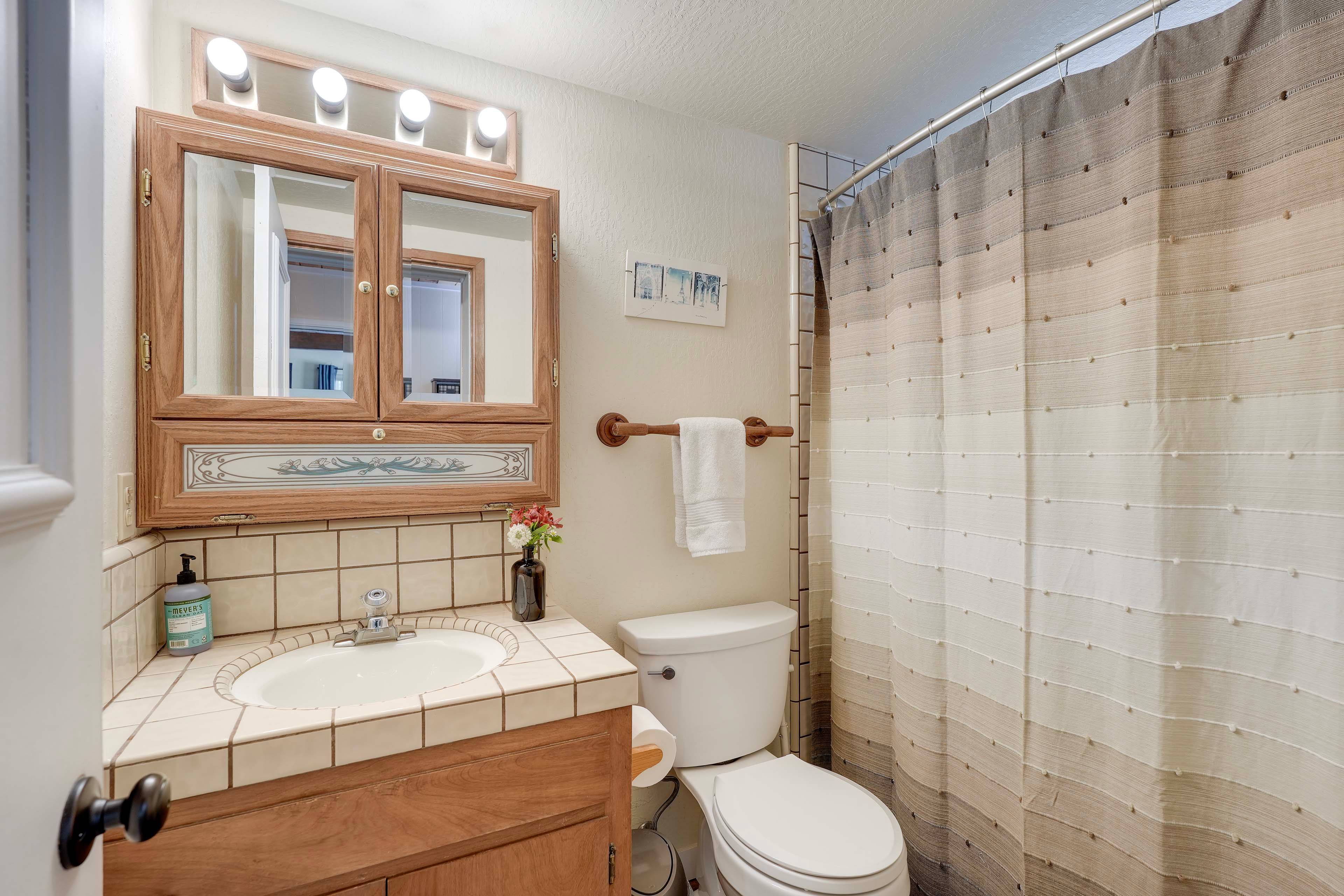 Full Bathroom | Main Floor