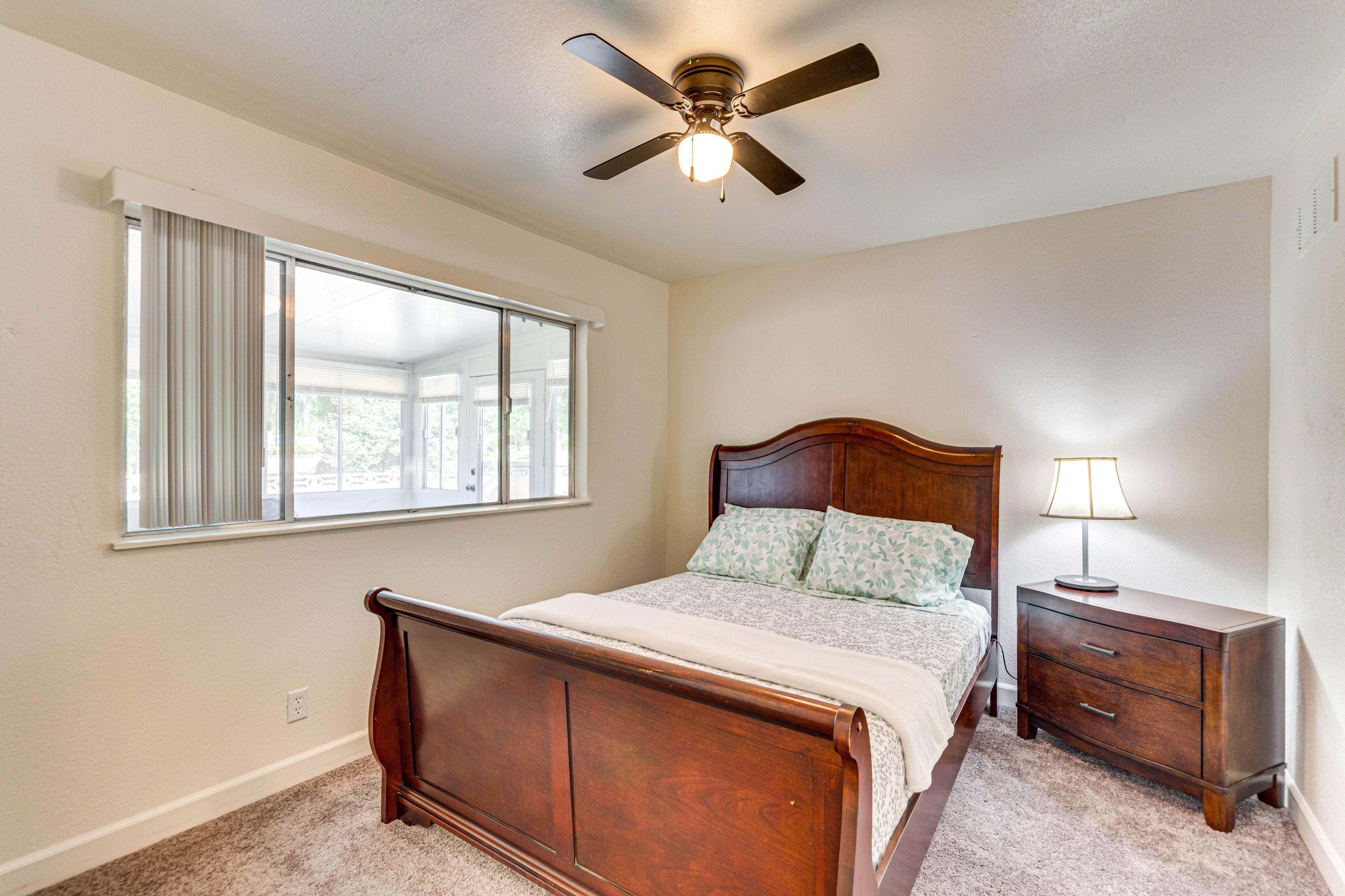 Bedroom 2 | Queen Bed