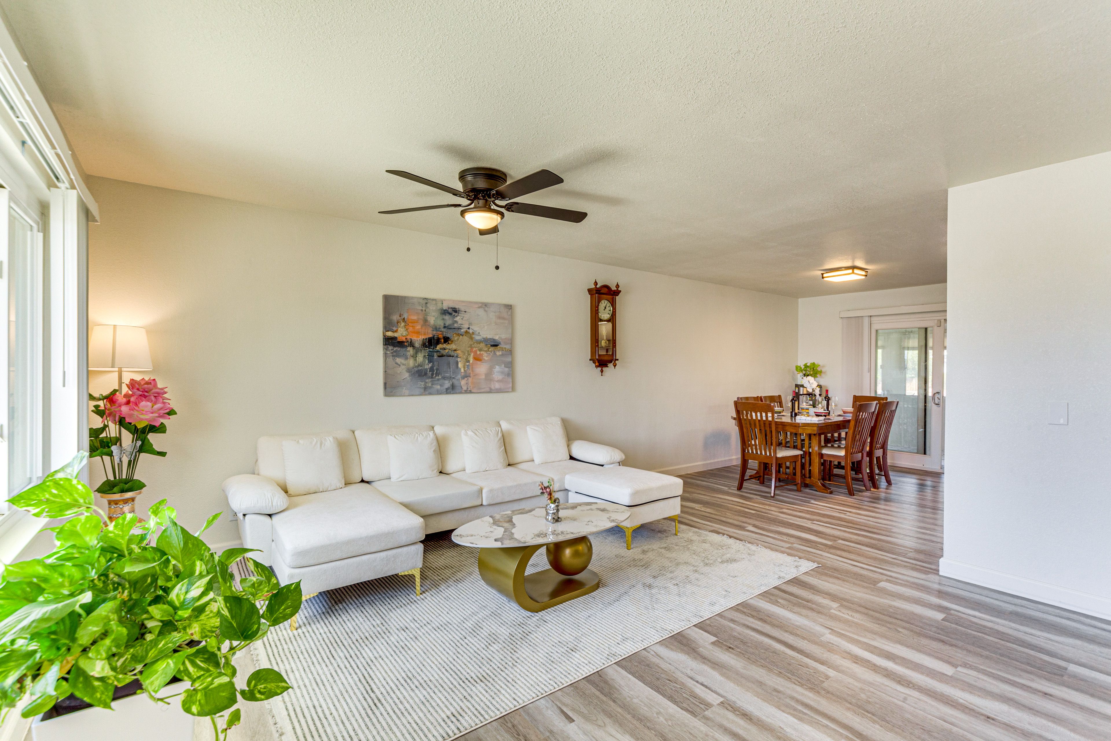 Living Room | Free WiFi | Central A/C & Heat | Smart TV