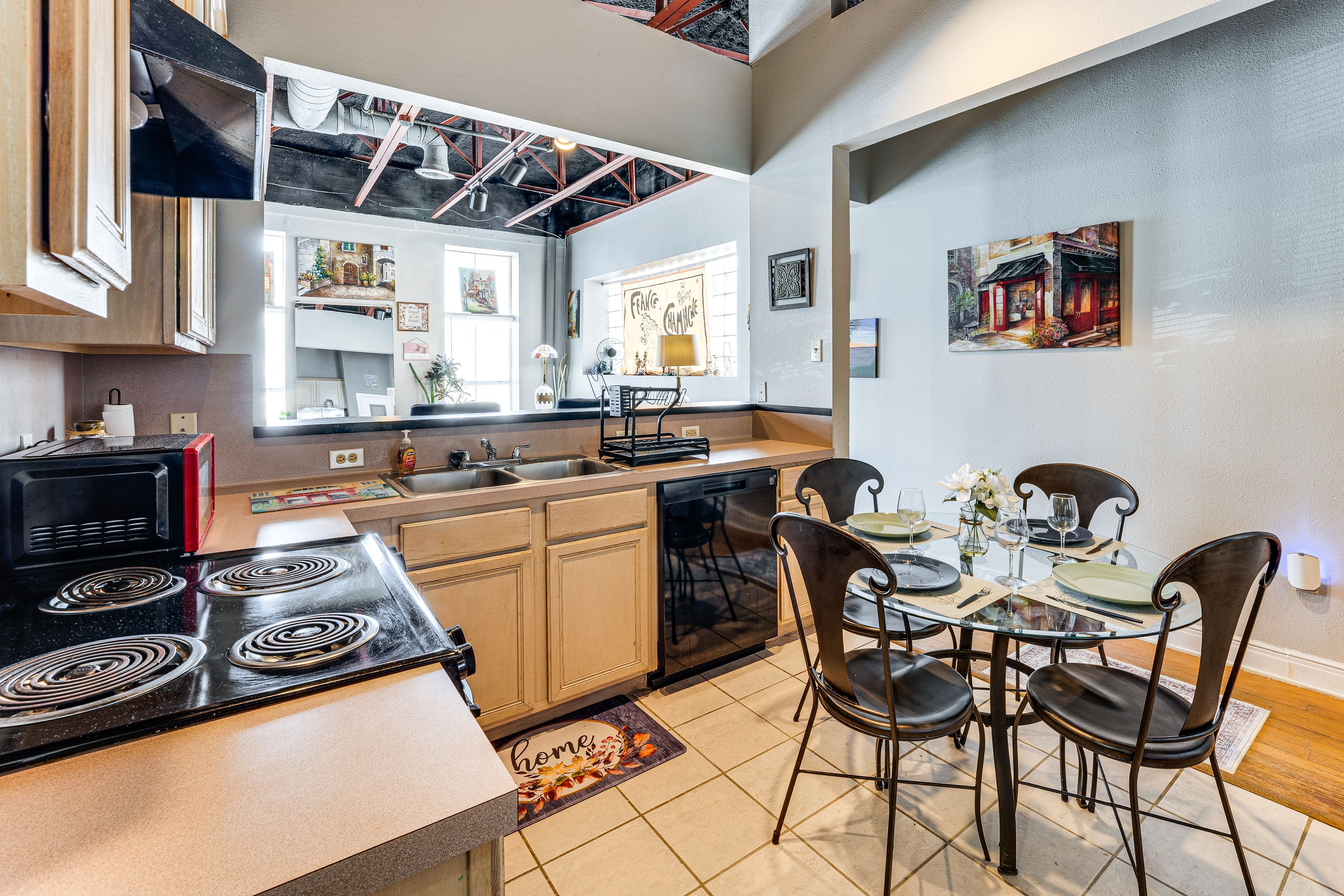 Kitchen | Dining Area | Dishware/Flatware | Microwave