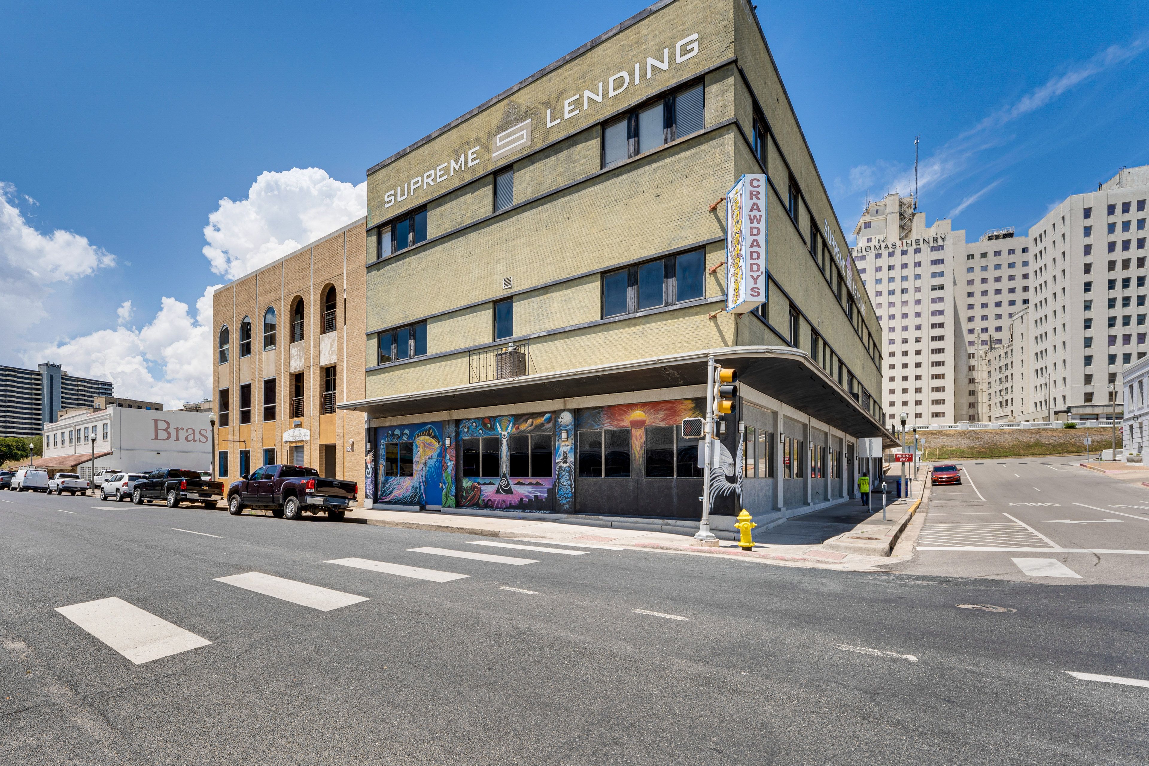 Property Exterior | Single-Story Loft
