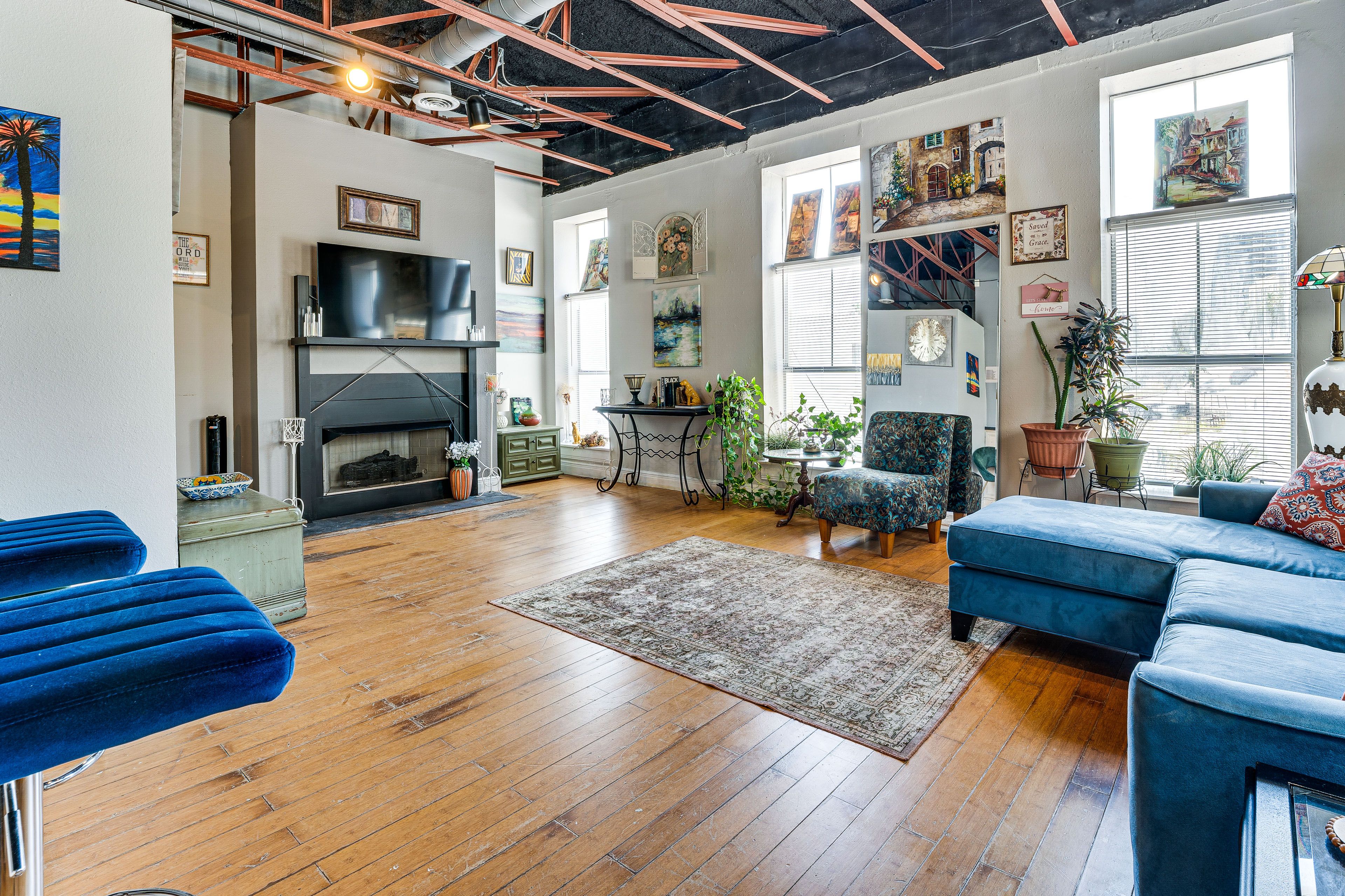 Living Room | Full Sleeper Sofa | Smart TV | Fireplace