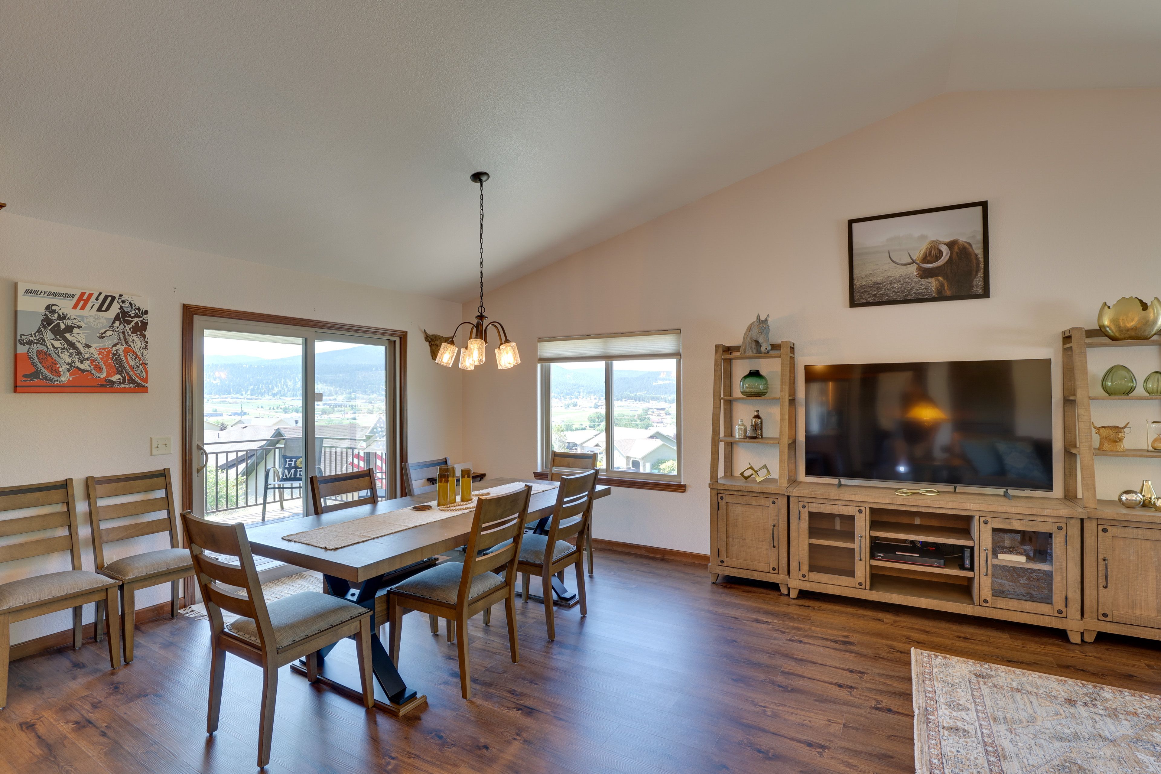 Dining Area | Dishware & Flatware | Main Level