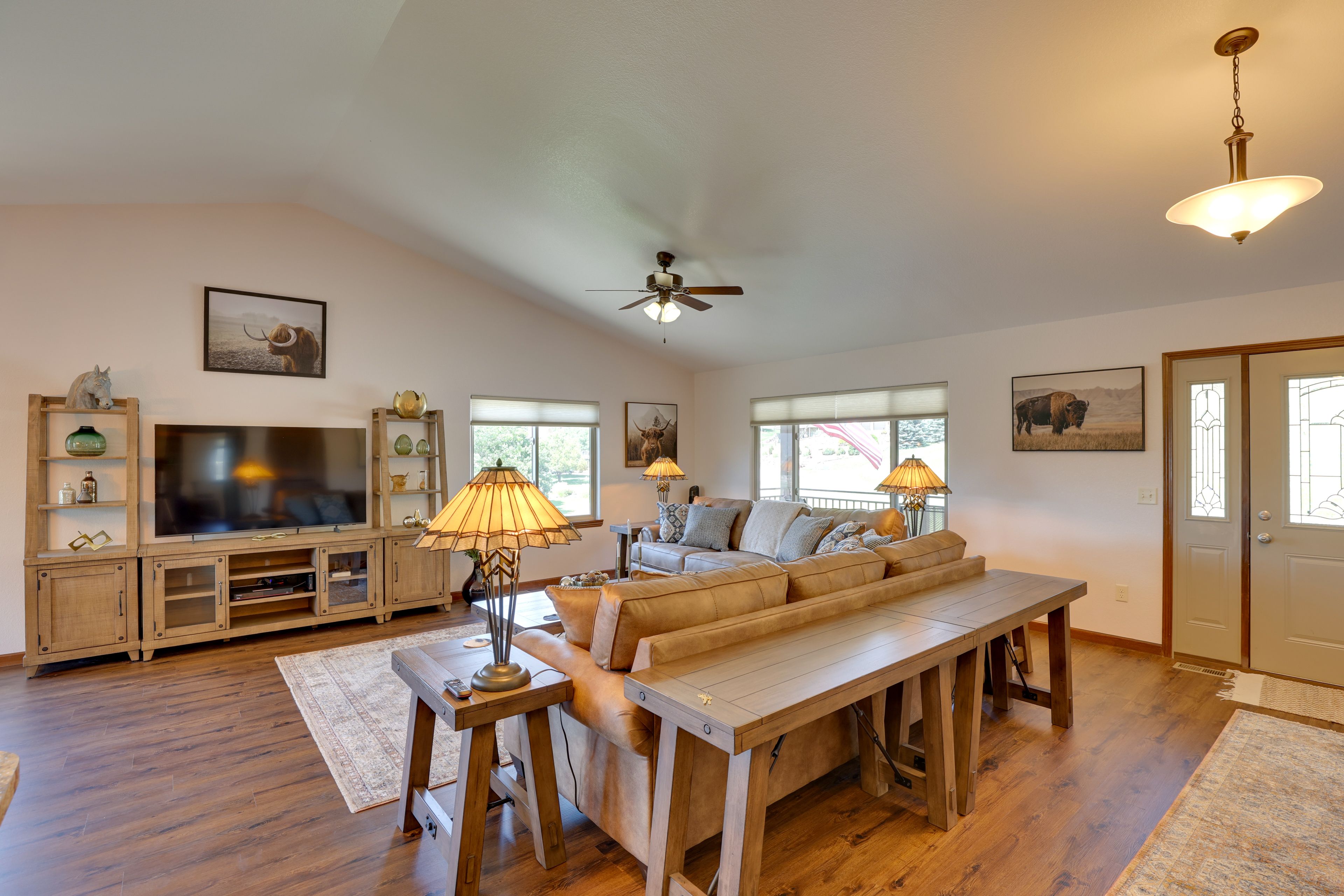 Main Living Room | Smart TV | Free WiFi