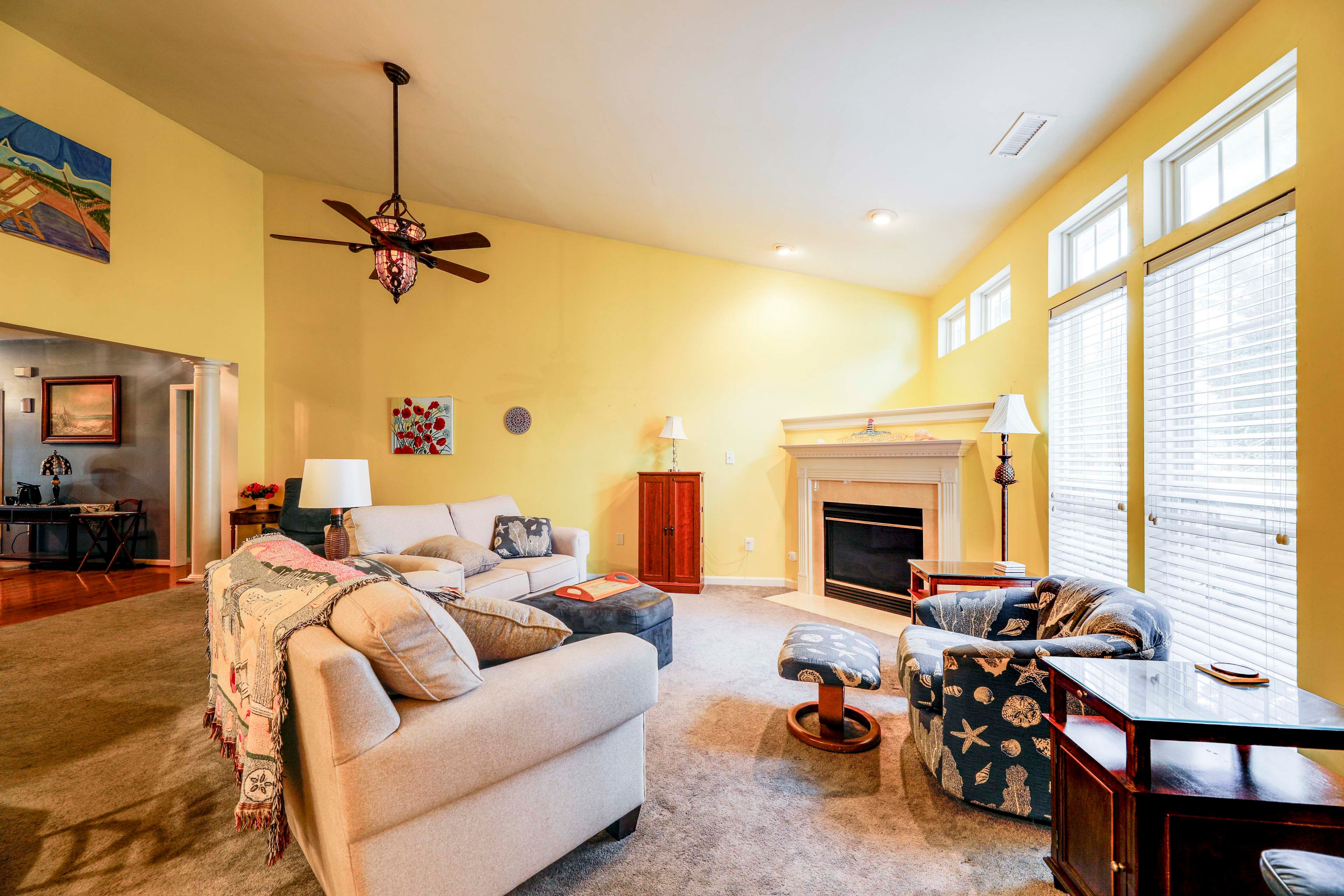 Living Room | Free WiFi | Fireplace