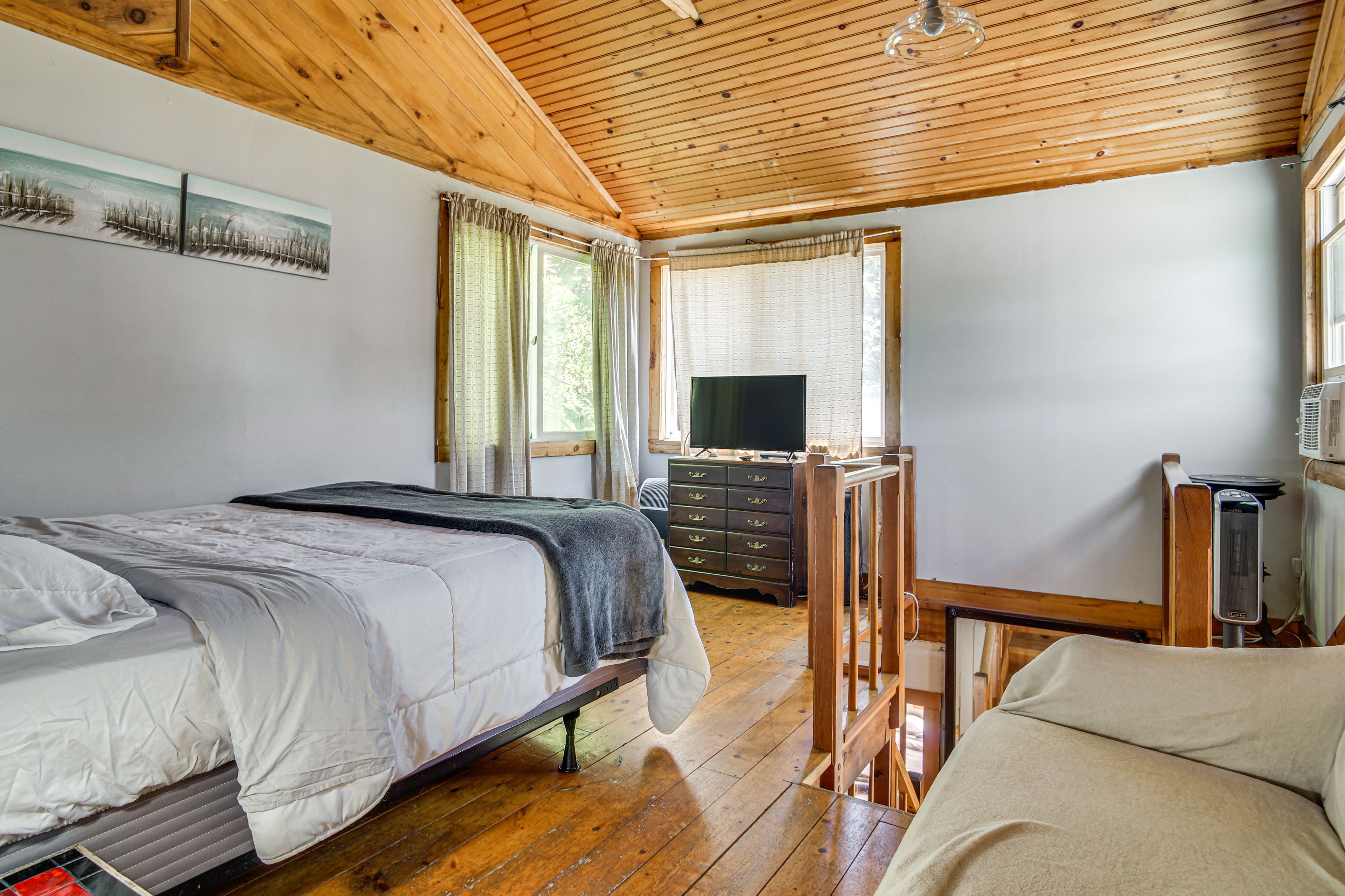 Bedroom 1 (Loft) | 2nd Floor | Queen Bed