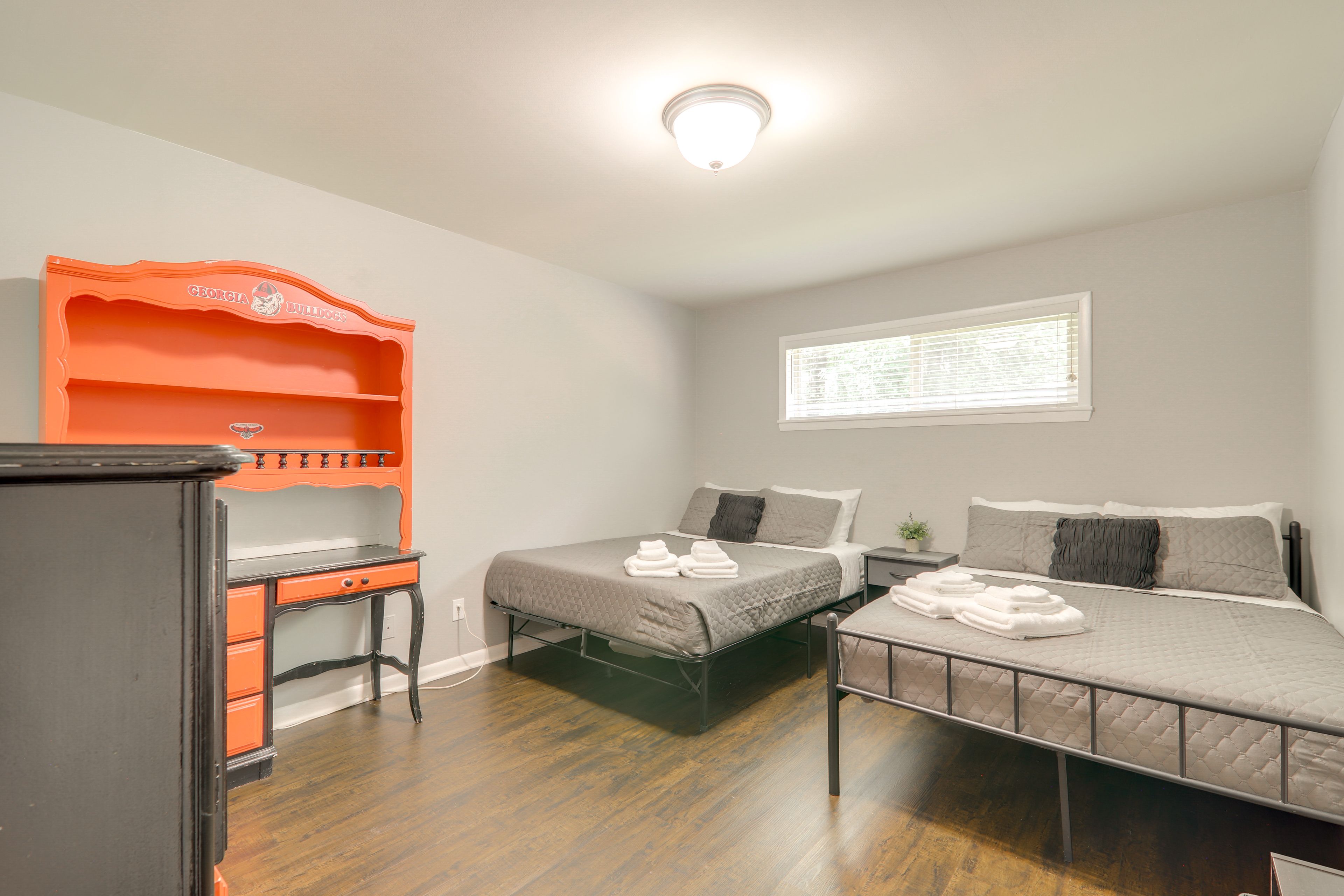 Bedroom 2 | Queen Bed | Full Bed