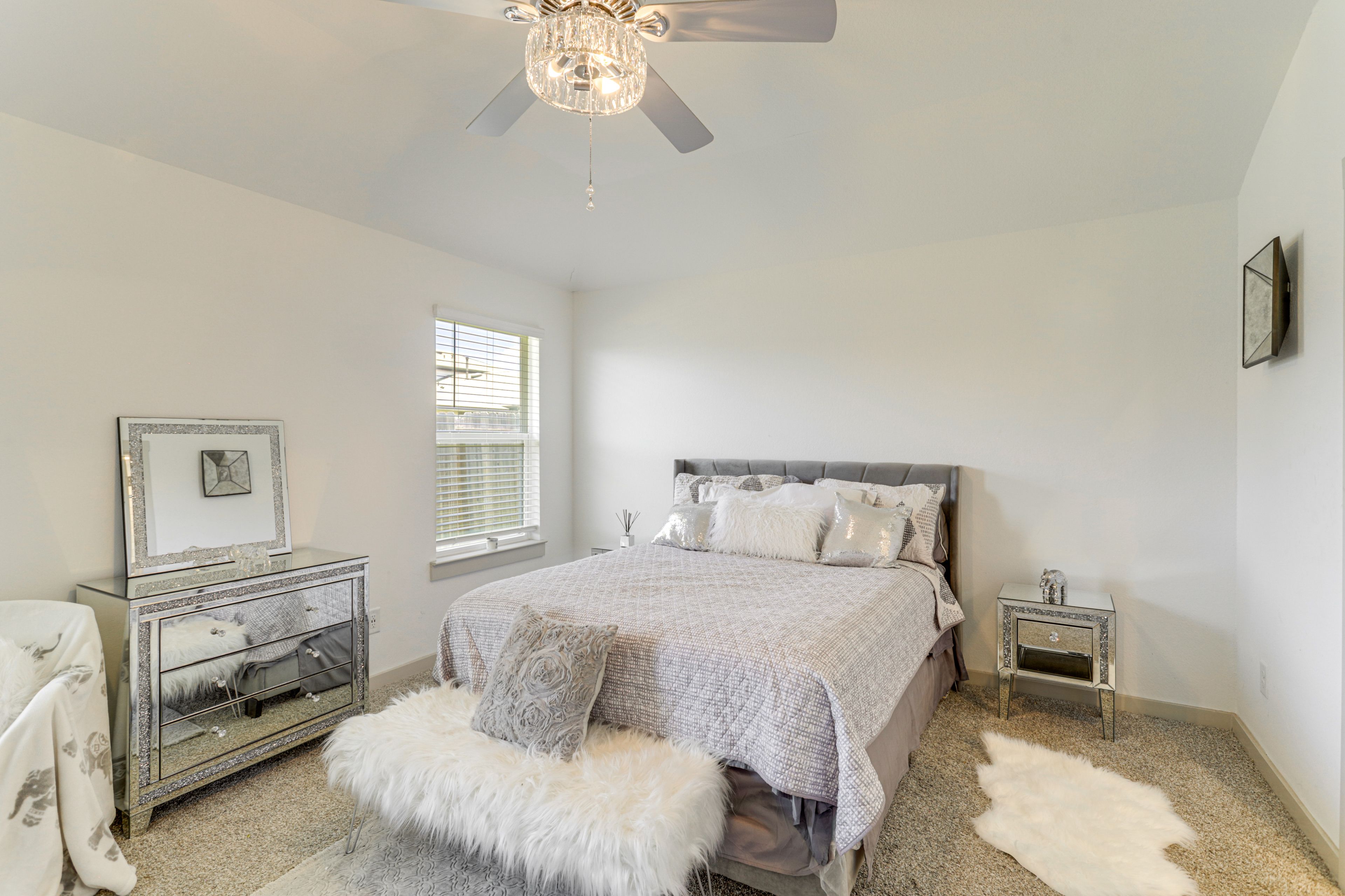 Bedroom 1 | Queen Bed | Linens