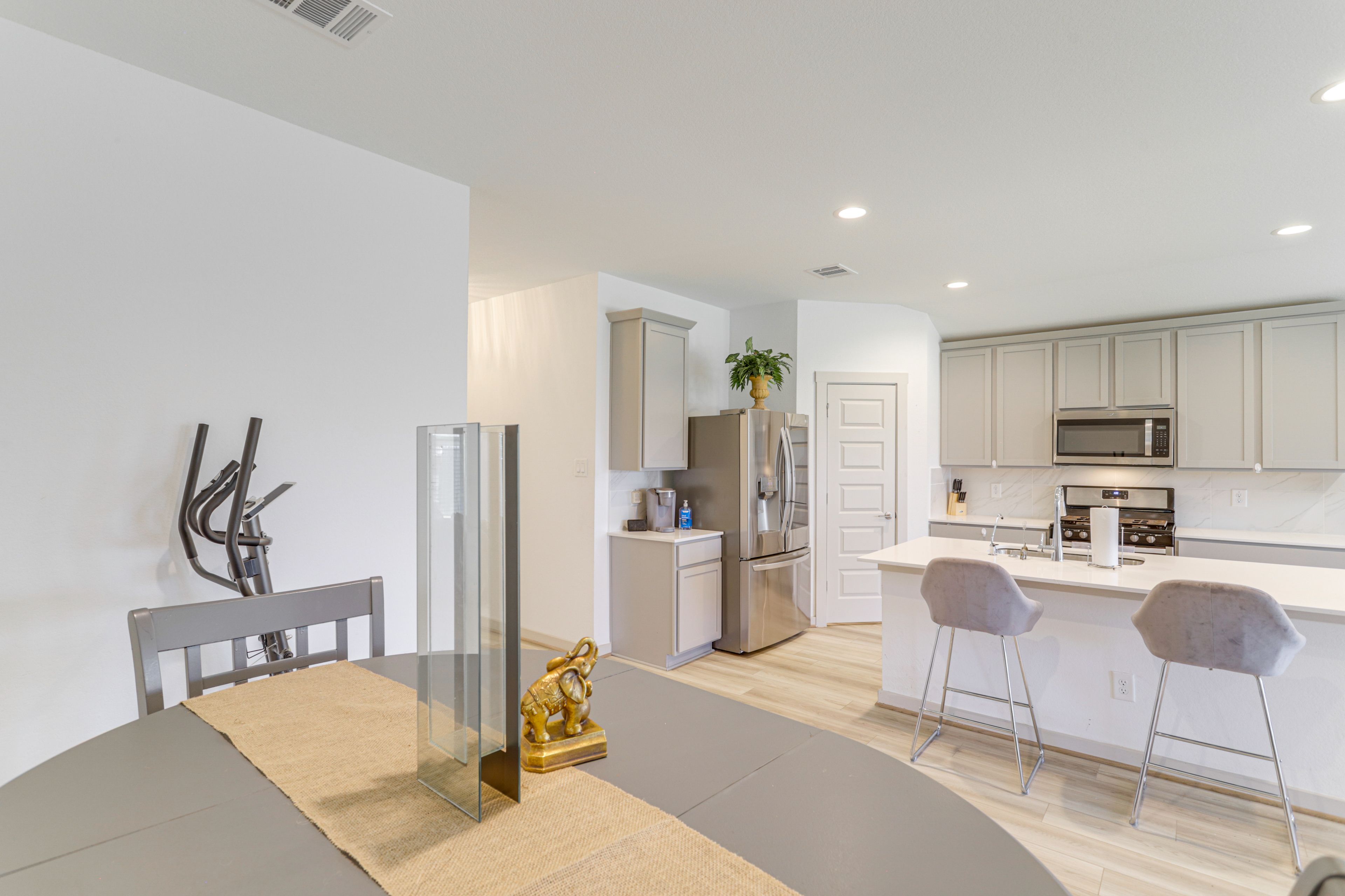 Dining Area | Dishware & Flatware