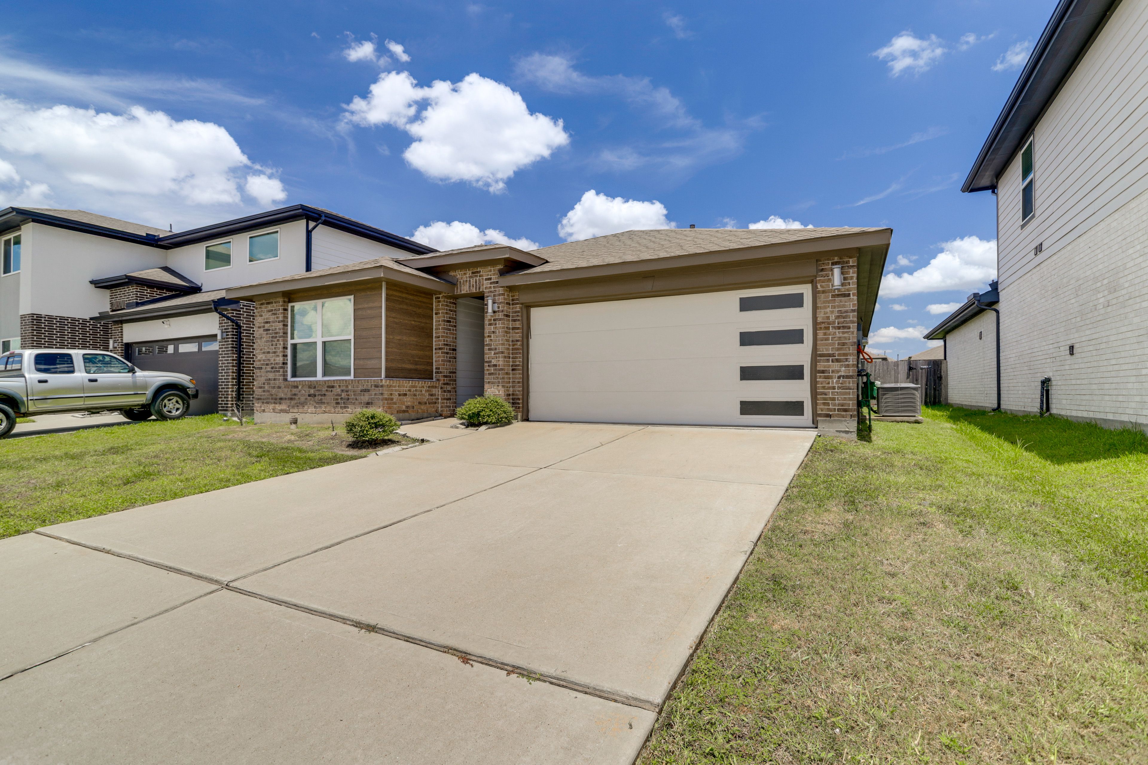 Parking | Driveway (2 Vehicles)