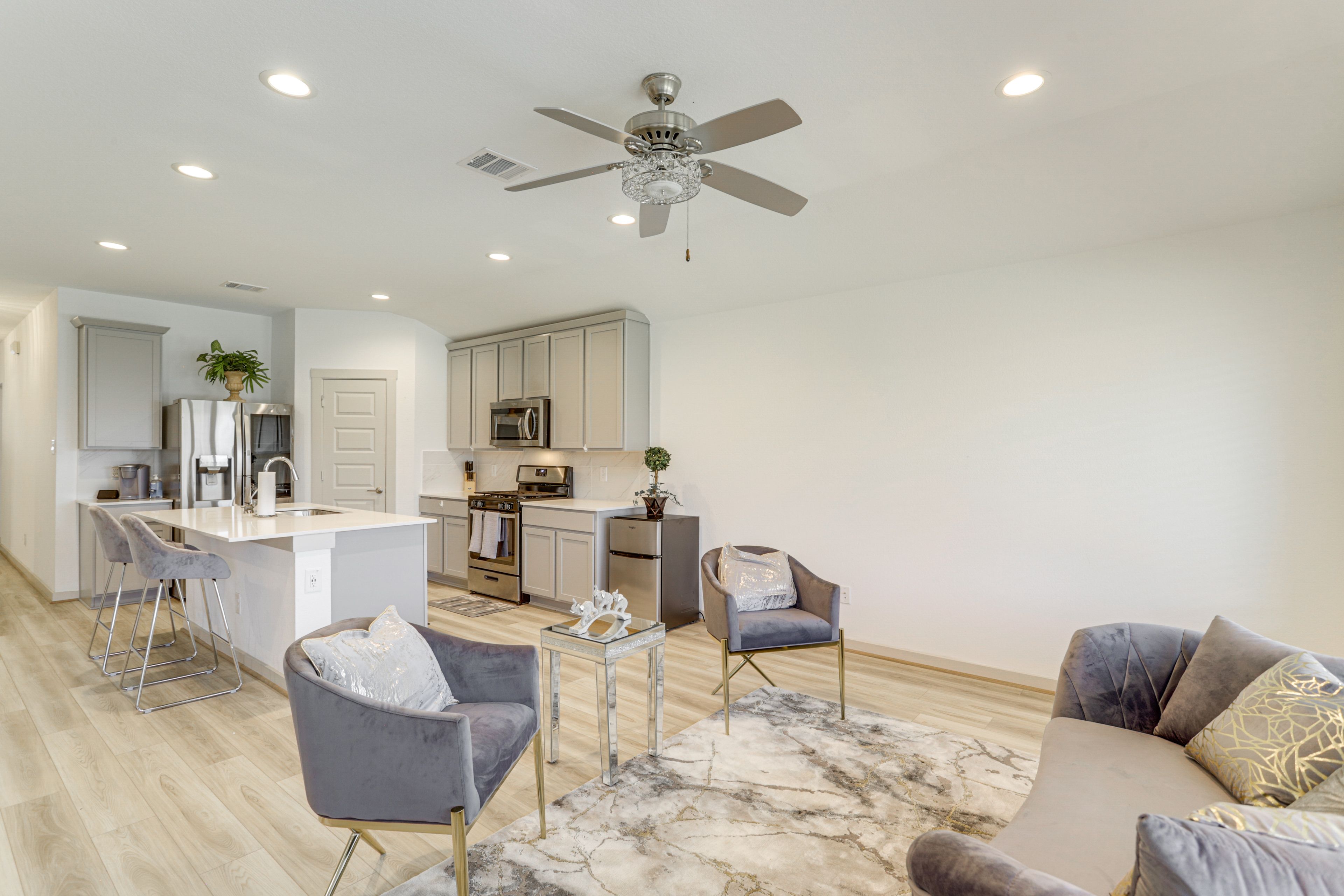 Interior | Full Kitchen