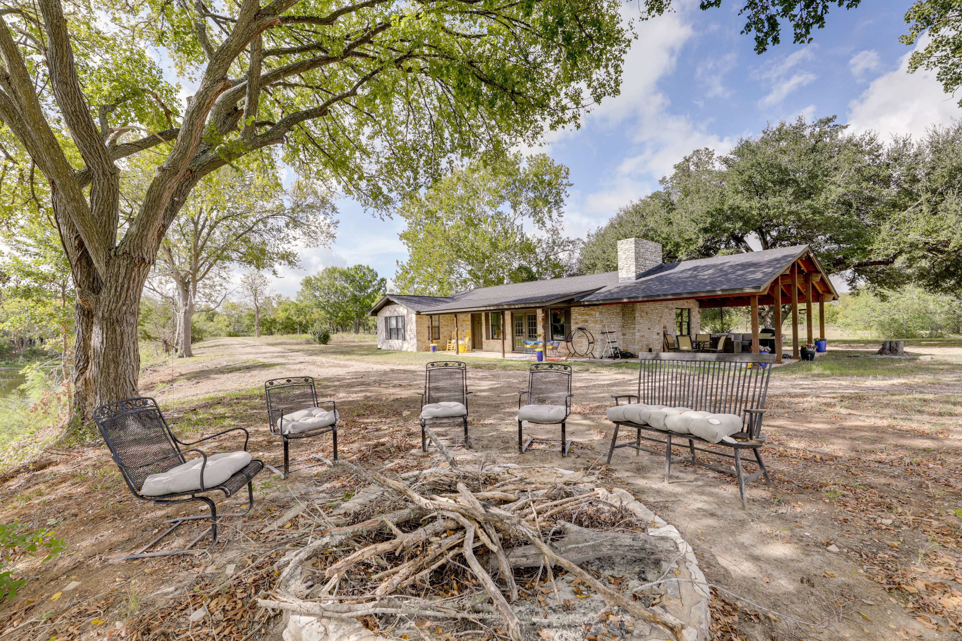 Private Yard | Fire Pit