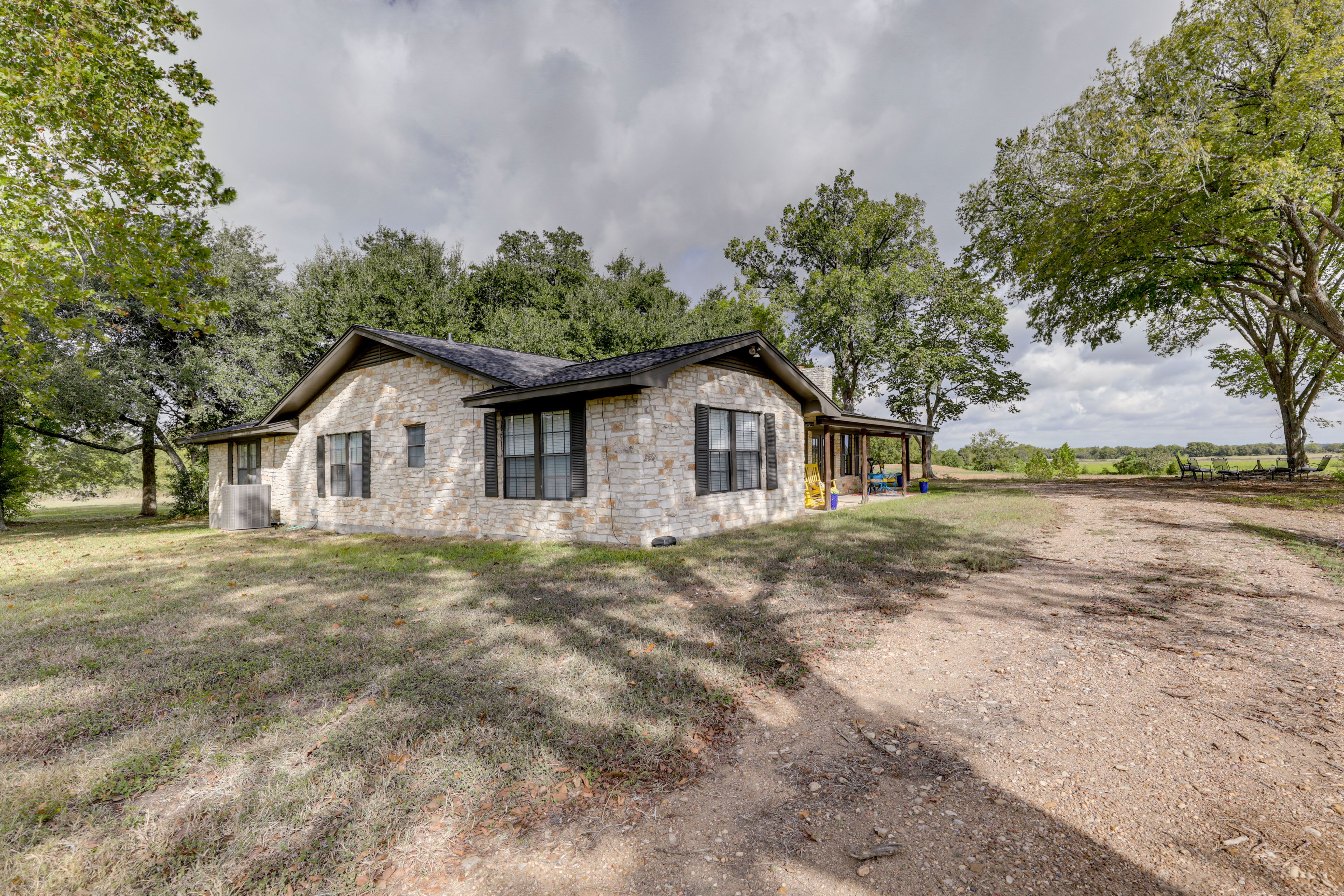 Parking | Driveway (10 Vehicles)