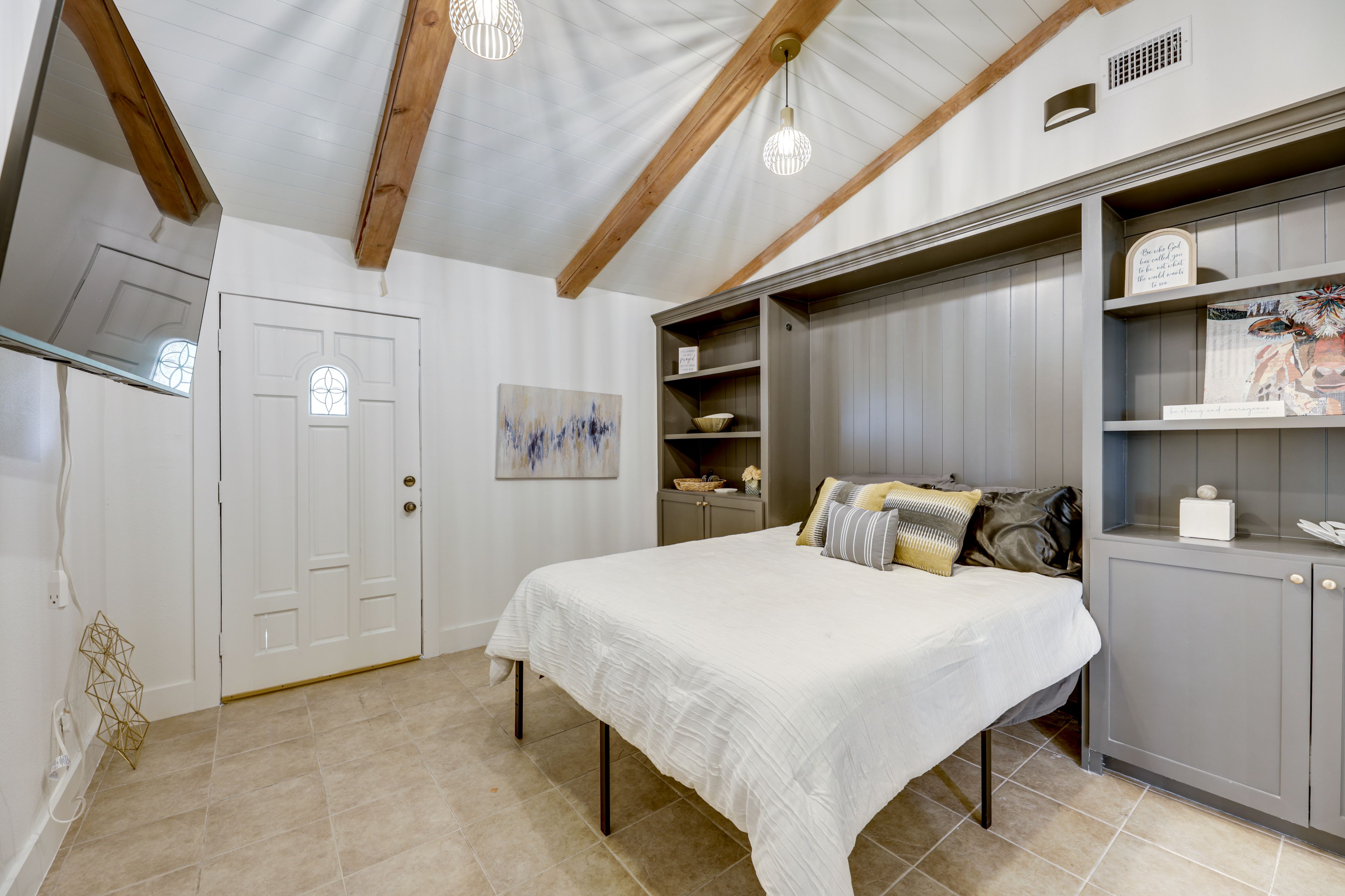 Bedroom 2 | Queen Bed