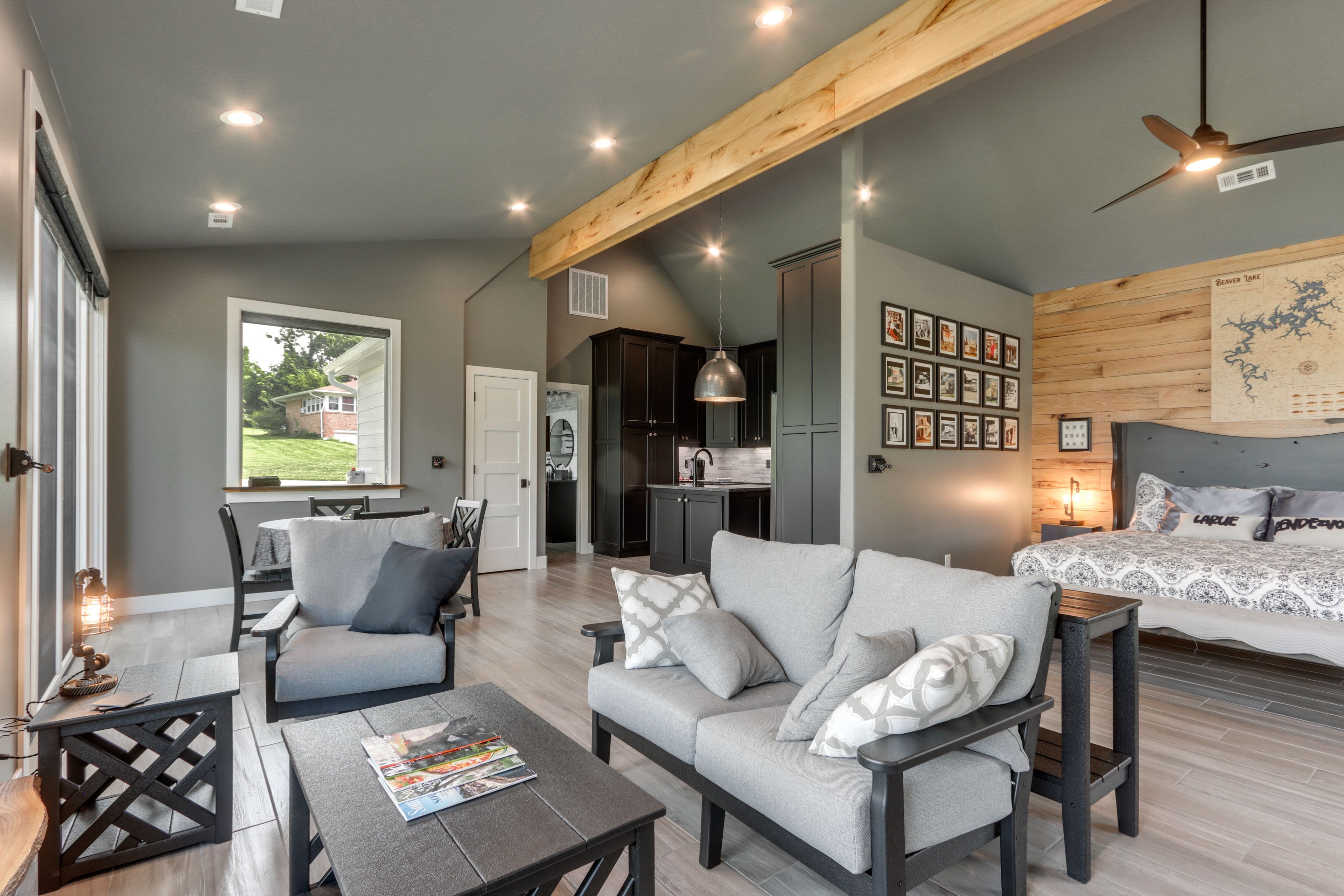Living Room | Free WiFi | Central Heating & A/C | Smart TV