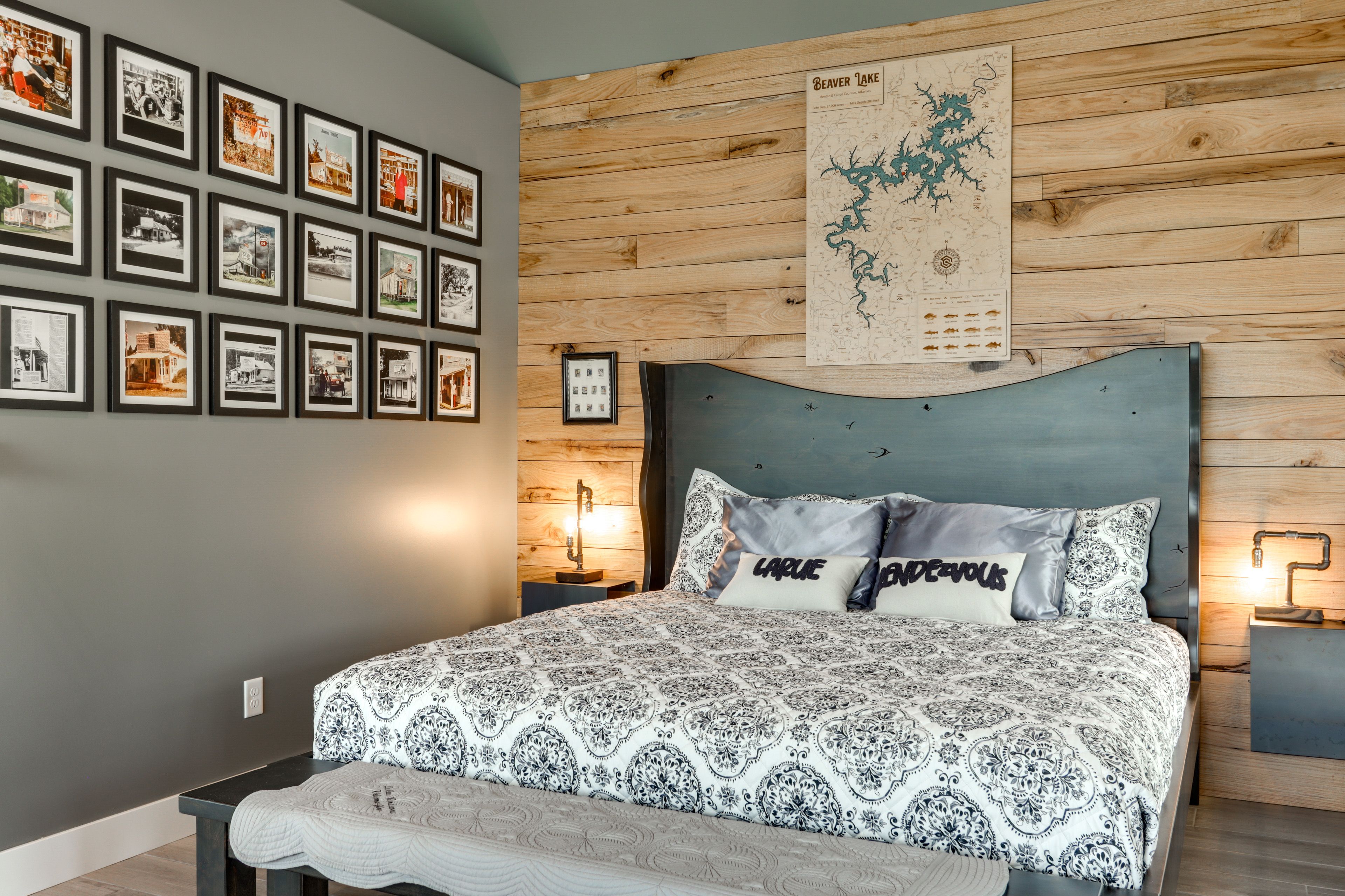 Studio | King Bed | Linens Provided
