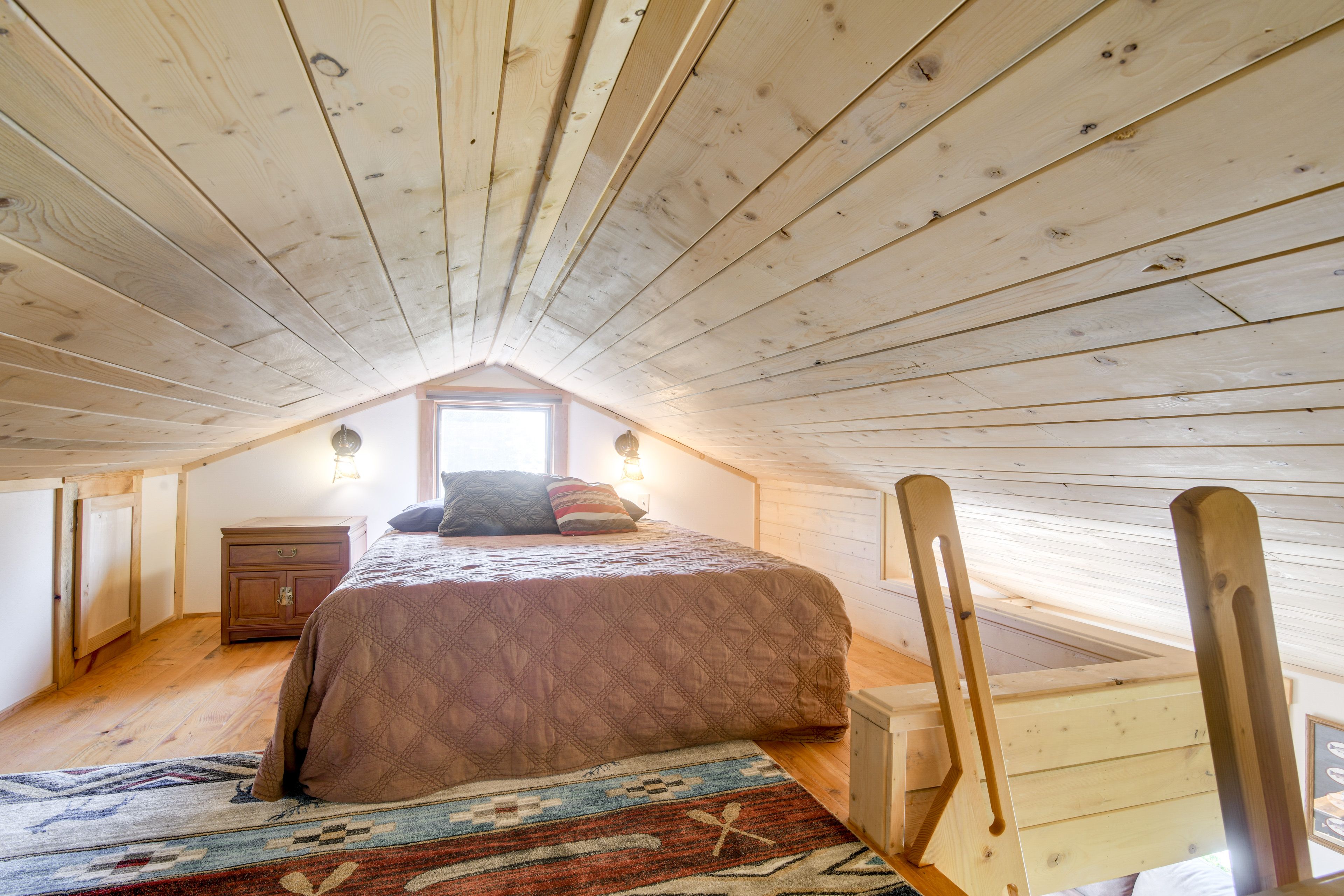 Loft | 2 Queen Beds | 2nd Level